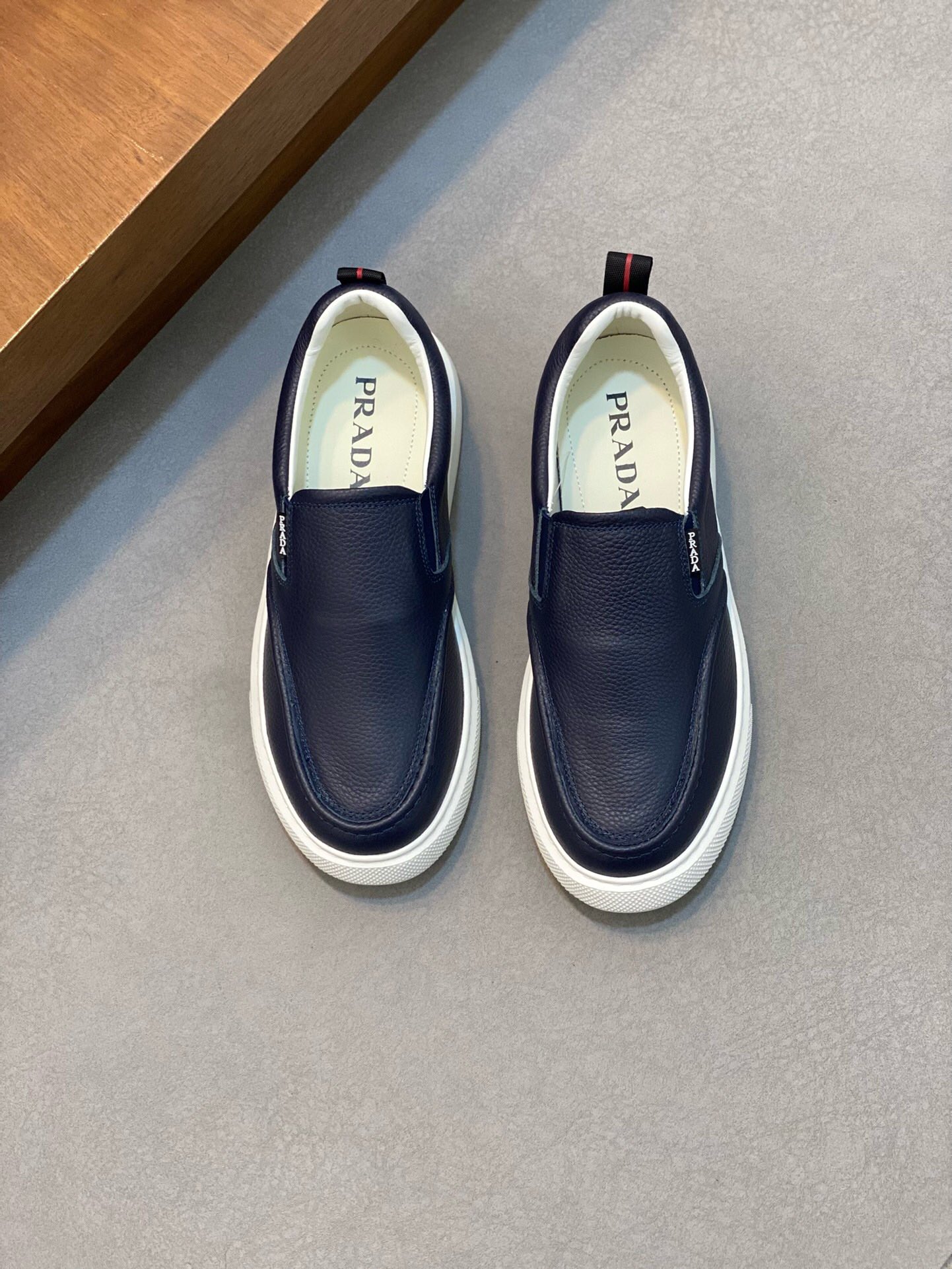 NO:219412,Brand P R A D A Color Original Color Size 38-44 Customized 45 Price Material Prada New Style Casual Shoes Super High Quality Original Single Version Luxury Material Selection Uppers with Cowhide   Cowhide Footsteps Purely Handmade for comfortable wearing experience Ultralight sole, Prada, prada, cowhide19860909品牌P R A D A 颜色原版配色 码数38-44定做45 价格 材质普拉达新款 休闲鞋超高品质 原单·版本奢华选材鞋面采用牛皮搭配 牛皮垫脚纯手工打造只为舒适的穿着体验超轻大底,普拉达,prada,cowhide,Men's shoes