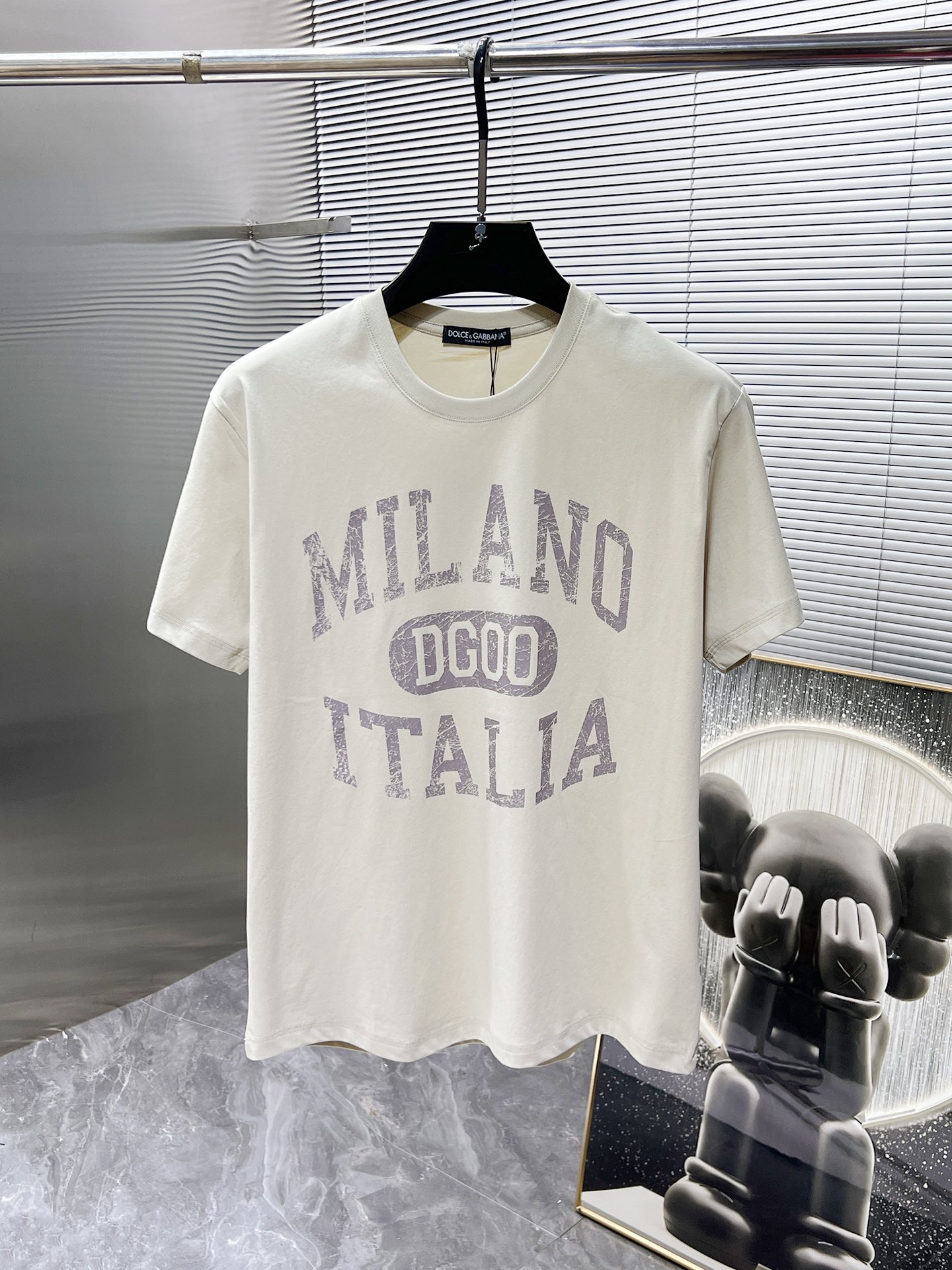 NO:496117,Dolce & Gabbana dg new round neck short-sleeved T-shirt T-shirt half-sleeved, high-end version!  Customized fabrics for counters are breathable and comfortable, with impeccable details, and the brand element design concept reflects high quality. The feel is delicate and soft!  It is casually cut, with a great upper body style!  S-5XL. Wearing L maximum wear about 230 catties exclusively available, Dolce & Gabbana, T-shirt, tees, t-shirt, alexander wang19860909杜嘉班纳 dg 新款 圆领 短袖 T恤 体恤 半袖 ,高端版本！专柜定制面料 透气舒适度高,细节无可挑剔,品牌元素设计理念,体现高品质.手感细腻柔软！呈现休闲裁剪,上身版型超赞！码数S-5XL.穿L最大穿230斤左右独家专供,,Dolce&Gabbana,T-shirt,tees，t-shirt,alexander wang,Men's clothing