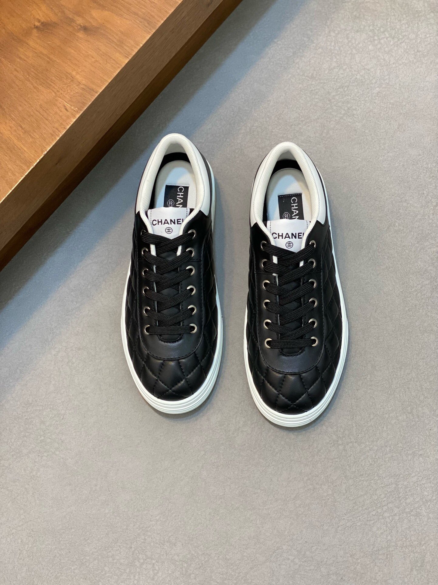 NO:218736,Brand CHANEL original color matching Size 39-44 Custom made 38.45 Price Material Chanel New Chanel super popular sports shoes Fall and winter thick wool wool paired with autumn and winter coats, the sweater is also super good-looking. The mix of fabric tweed and linen   high mercerized beef velvet Multiple color combinations   reflective edges Design sense Breathable and comfortable inner Fashionable essence must be included, Chanel Sports shoes, Chanel, Chanel, Sneakers, Sweaters19860909品牌CHANEL 颜色原版配色 码数39-44定做38.45 价格 材质Chanel 新款 香奈儿超爆款运动鞋 秋冬粗花毛呢款 搭配秋冬大衣,毛衣也超级好看 面料呢子和亚麻的混合 高丝光牛绒 多种拼色 反光边料的设计感 透气舒适内里 时髦精必入,香奈儿 运动鞋,chanel,chanel,sneakers,sweaters,Men's shoes