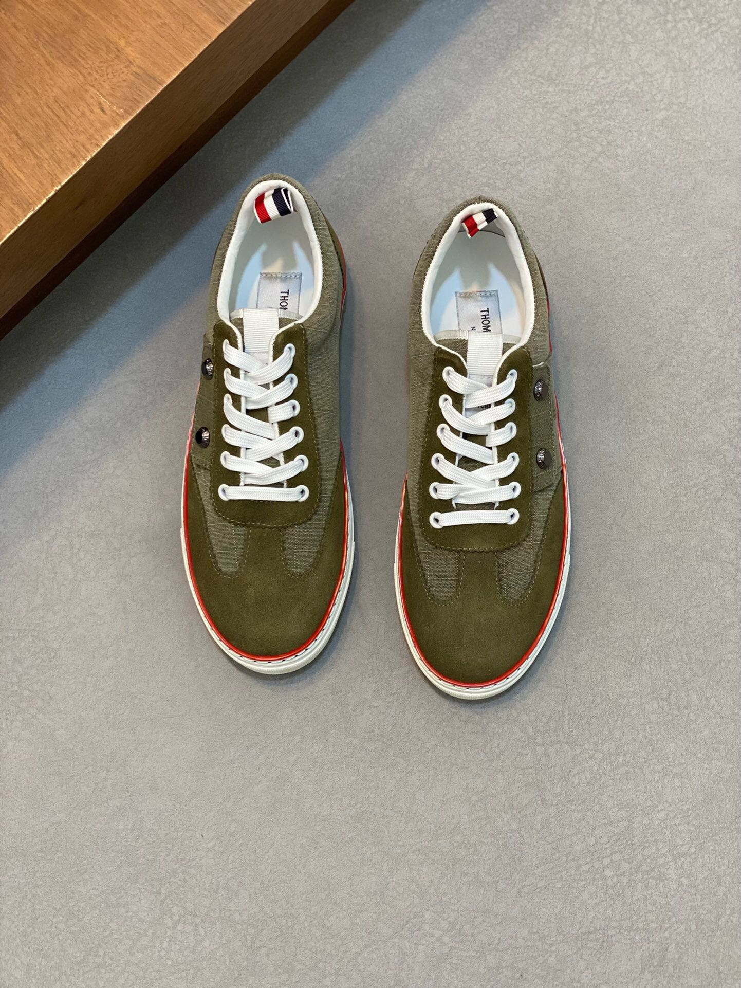 NO:217199,Brand THOM BROWNE Color Original Color Code Number 39-44 Standard Code Price Material Tom Brown New Product Casual Shoes!  Original single quality Top development latest official website [THOM BROWNE (Tom Brown) [Delivery] Original single hot upper uses fabric, inner ox shoe body accessories open one to one, counter quality, you are still worried about wearing shoes, then you are your best choice for sports, casual, TB-Tom Brown, thom browne19860909品牌THOM BROWNE 颜色原版配色 码数39-44标准码 价格 材质汤姆·布朗新品 休闲鞋！原单品质 顶级开发最新官网【THOM BROWNE（汤姆.布朗）[得意]原单爆款鞋面采用布面 内里牛里鞋身配件一比一开模 专柜品质 亲们你还为穿着搭配鞋发愁那这款鞋你就是你不二的选择运动 休闲两不误,TB-汤姆布朗,thom browne,Men's shoes