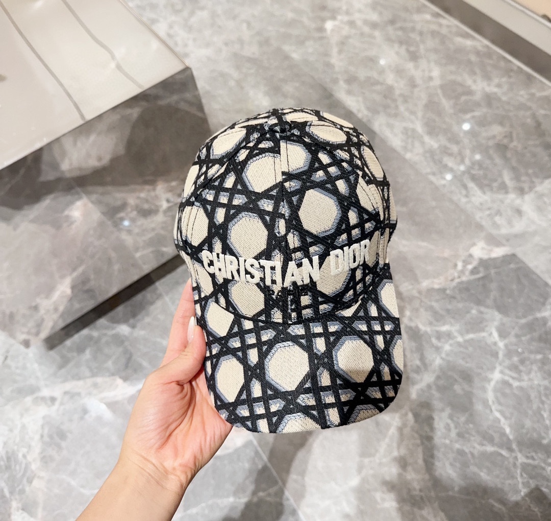 Gorra de béisbol Dior 🧢 preciosa 😋 sencilla y elegante ❤ moderna y con estilo 🌹 lujo discreto 🥰 protección solar y …