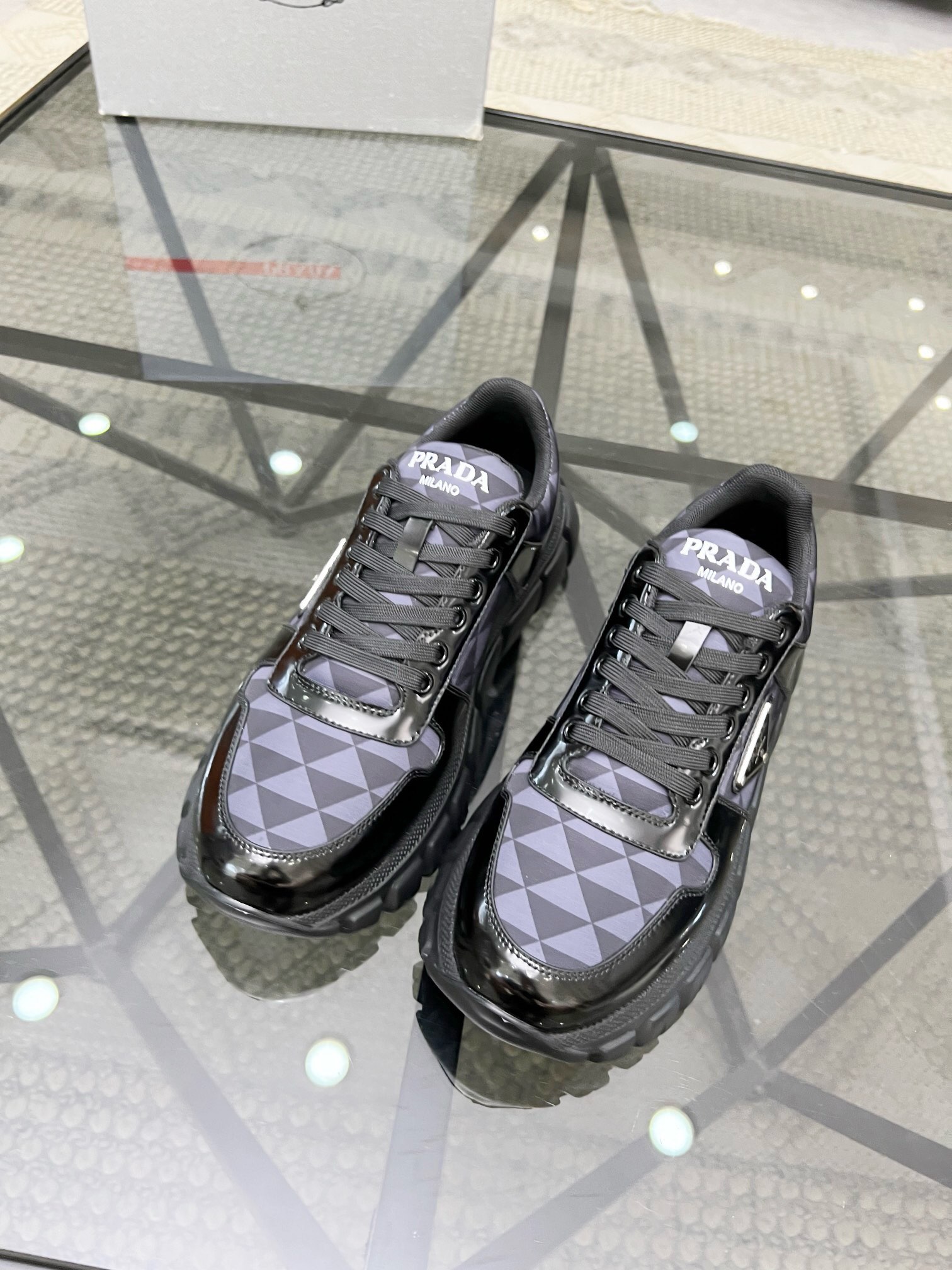 NO:218478,Brand P R A D A Color Original Color Code Number 38-45 Standard Code Price Material Prada New Style Casual Shoes Super High Quality Original Single Version Luxury Material Selection Upper is made of cowhide with mesh fabric   cowhide foot pads purely handmade for comfortable wearing experience Original special sole, Prada, prada, cowhide19860909品牌P R A D A 颜色原版配色 码数38-45标准码 价格 材质普拉达新款 休闲鞋超高品质 原单·版本奢华选材鞋面采用牛皮搭配网布面料 牛皮垫脚纯手工打造只为舒适的穿着体验原版特供大底,普拉达,prada,cowhide,Men's shoes