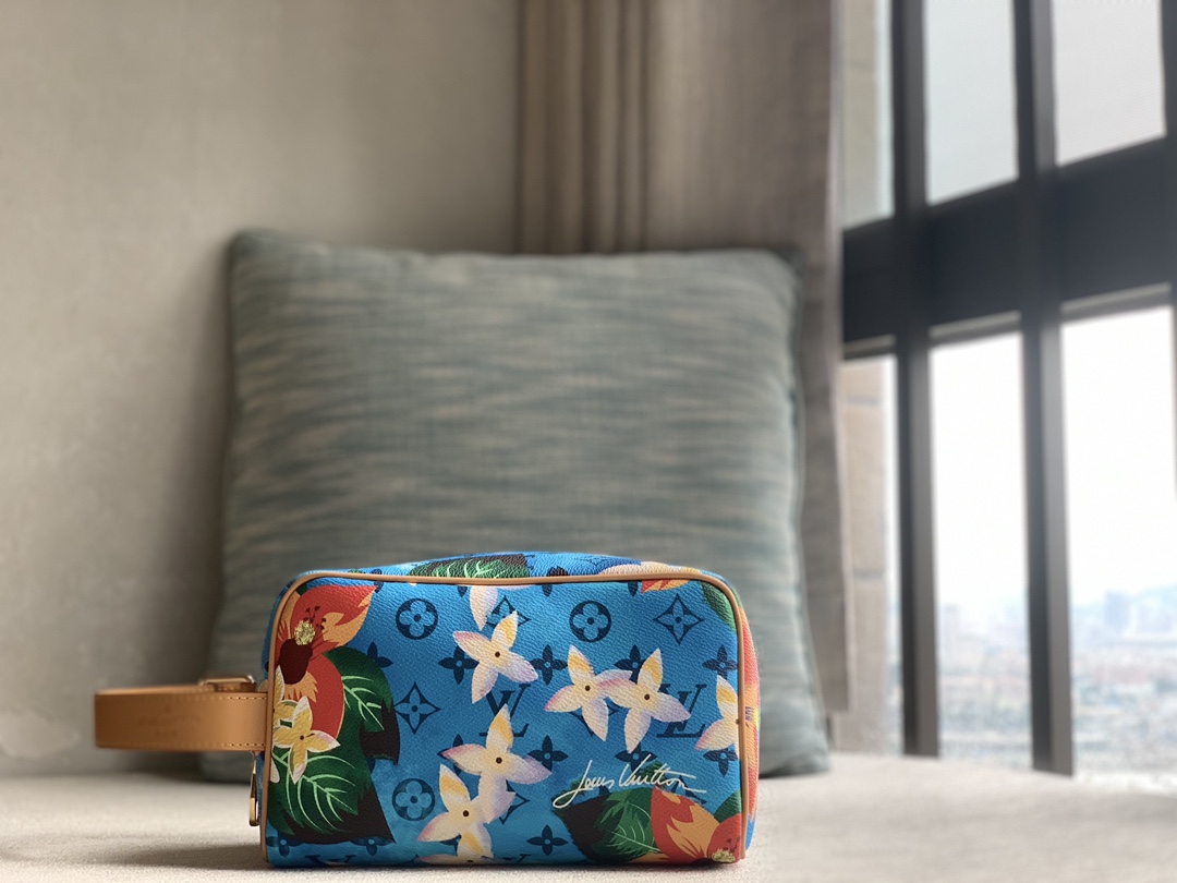 Louis Vuitton Rare edition counter 24 new products first release [Locker Dopp Kit Toilet Bag] Officially on sale M24799 83112 Blue Surf