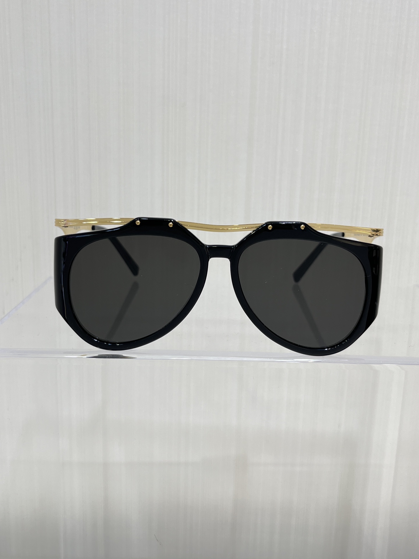 NO:632324,SLM137 Sunglasses Fan Bingbing Guli Nazha's new YSL sunglasses. The design is so handsome and the side profile is perfect. ZP-level quality. Must-have sunglasses for travel and vacation. Saint Laurent, Cartier high-end accessories19860909SLM137墨镜 范冰冰古力娜扎同款YSL新款太阳镜 设计简直太帅侧颜满分 zp级品质,旅游度假穿搭墨镜必备,,saint laurent,卡迪亚高端饰品,Jewelry
