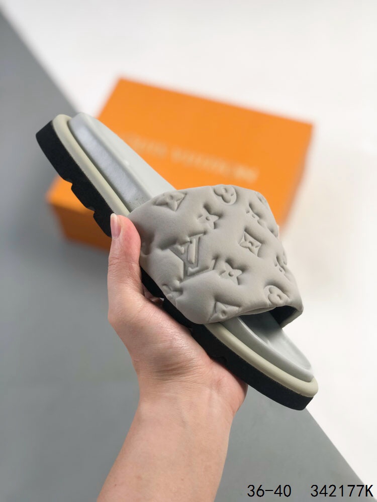 福利️LV LV LV 休闲一字拖拖鞋 明星同款 网红博主推荐 尺码：如图所示ID：342177K1