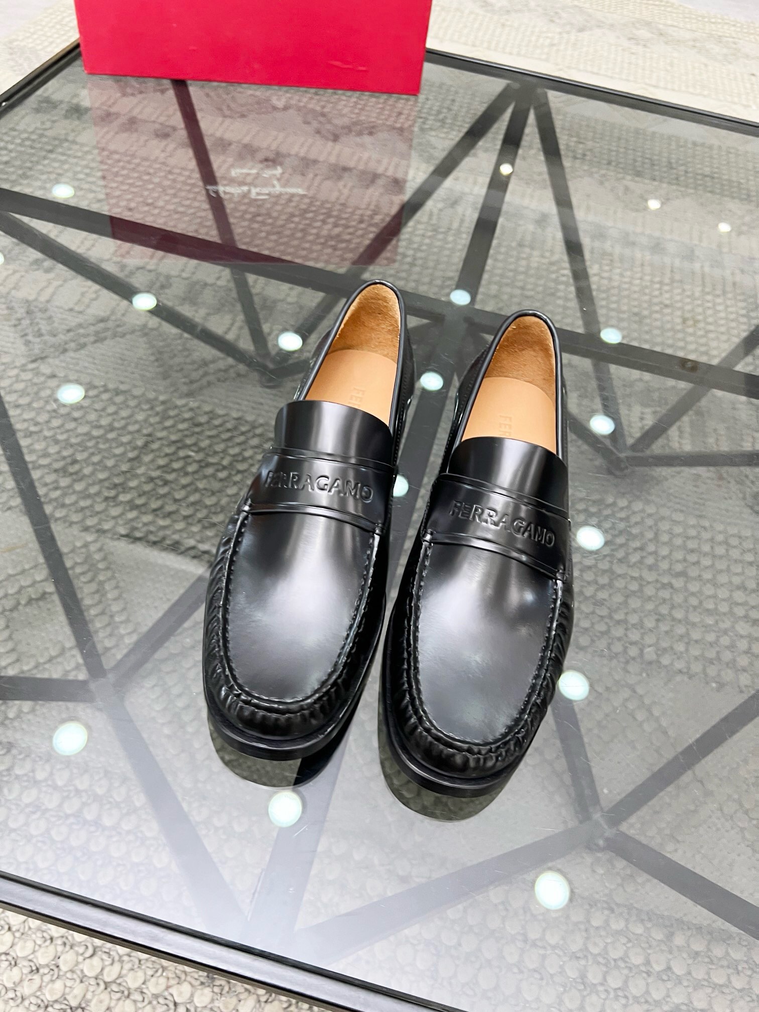 NO:217027,Brand Ferragamo Color original color matching Number 39-44 Custom made 38.45.46 Price Material Ferragamo New Style Men's Business Leather Shoes are sold perfectly handmade Original quality Exquisite workmanship rigorous upper using imported soft cowhide cowhide inner Original (general leather sole) upper high-end and atmospheric, Ferragamo Leather Shoes, ferragamo, ferragamo, cowhide, Leather soles19860909品牌Ferragamo 颜色原版配色 码数39-44定做38.45.46 价格 材质菲拉格慕新款 男士 商务皮鞋发售完美的手工制作 原单品质 做工精致严谨鞋面采用进口柔软牛皮工艺牛皮内里 原版（真皮大底）上脚 高端大气,菲拉格慕 皮鞋,ferragamo,ferragamo,cowhide,Leather soles,Men's shoes