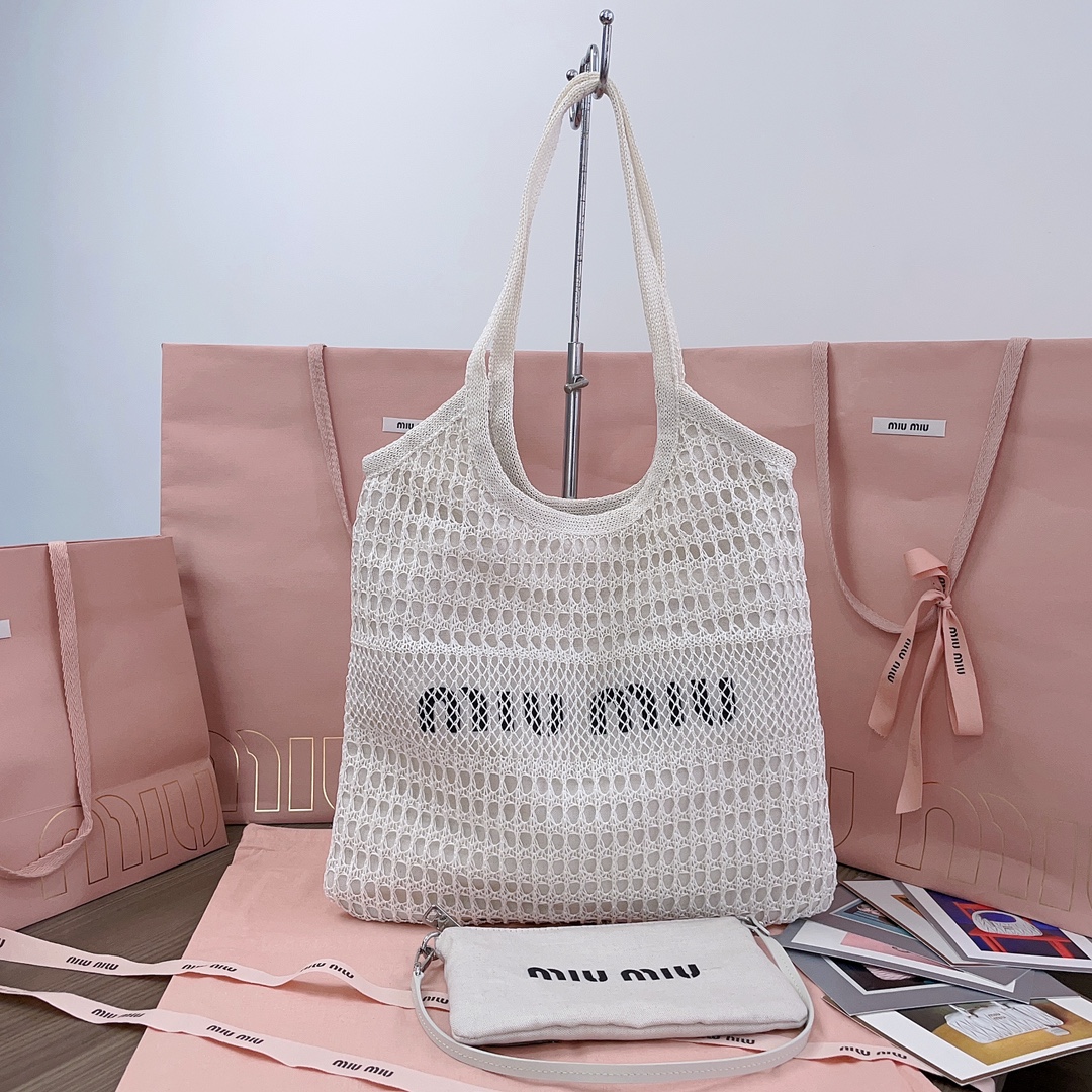 MiuMiu Bolsos de Tote Lona Tejido de paja Colección verano Playa