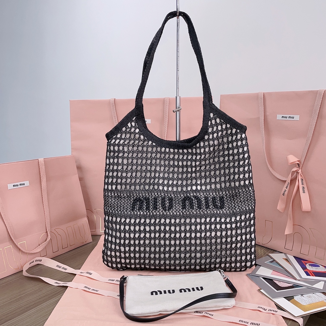 MiuMiu Bolsos de Tote Lona Tejido de paja Colección verano Playa