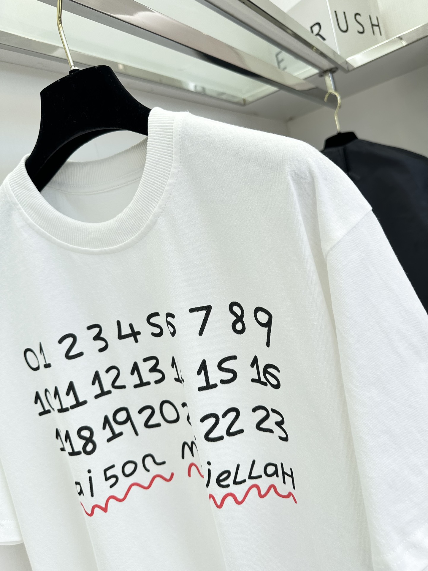 Maison Margiela White Single-Rate Female Suit with Packaging: Rare and Unique Design - 图片 5