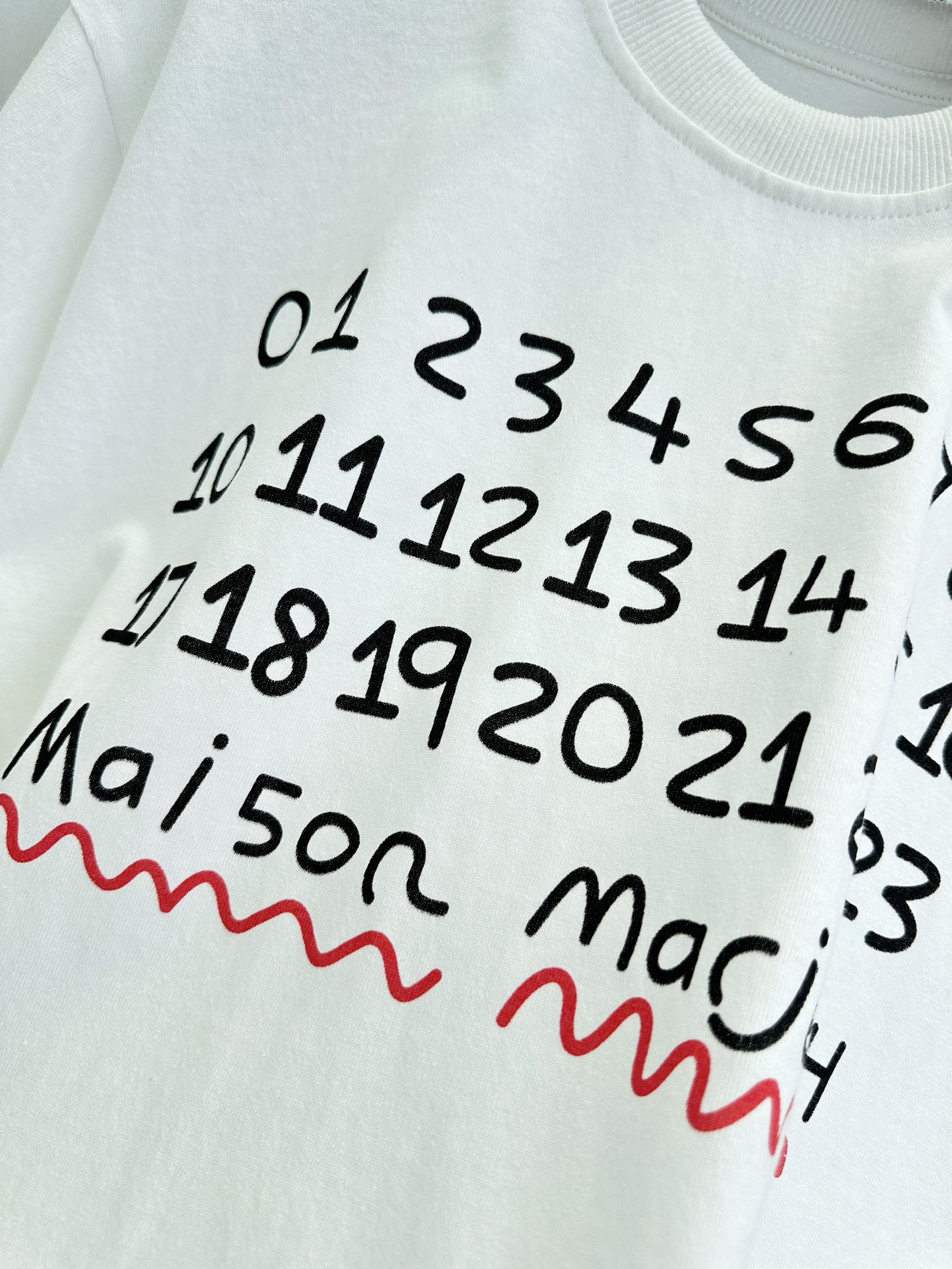 Maison Margiela White Single-Rate Female Suit with Packaging: Rare and Unique Design - 图片 8