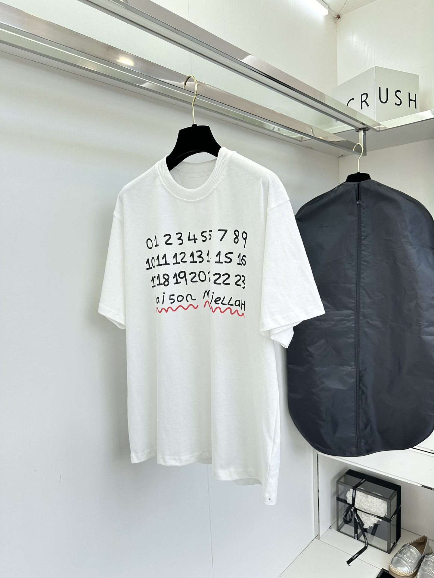 Maison Margiela White Single-Rate Female Suit with Packaging: Rare and Unique Design - 图片 3