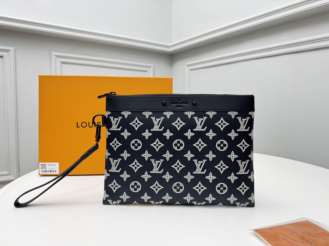 NO:672042,[Top Original Order] M83382 Blue This Pochette To-Go is made of two-color Monogram Shadow calfskin, with the Monogram print pattern more prominent on the embossing. This stylish Pochette To-Go is equipped with a detachable wrist strap, and the interior space of the zipper clutch is spacious, which can hold paper, mobile phones and other personal items. Size: 30 x 21.5 x 1cm., LV wallet, louis vuitton, wallets, handbag, cowhide19860909【顶级原单】M83382蓝色 這款Pochette To-Go以雙色Monogram Shadow小牛皮製作,Monogram印花圖案飾於壓紋上更見突出.這個型格的Pochette To-Go配以可拆式腕帶,拉鏈手拿包的內部空間寬敞,可放紙張、手機及其他個人物品.尺寸:30 x 21.5 x 1cm.,LV钱包,louis vuitton,wallets,handbag,cowhide,欧美剧