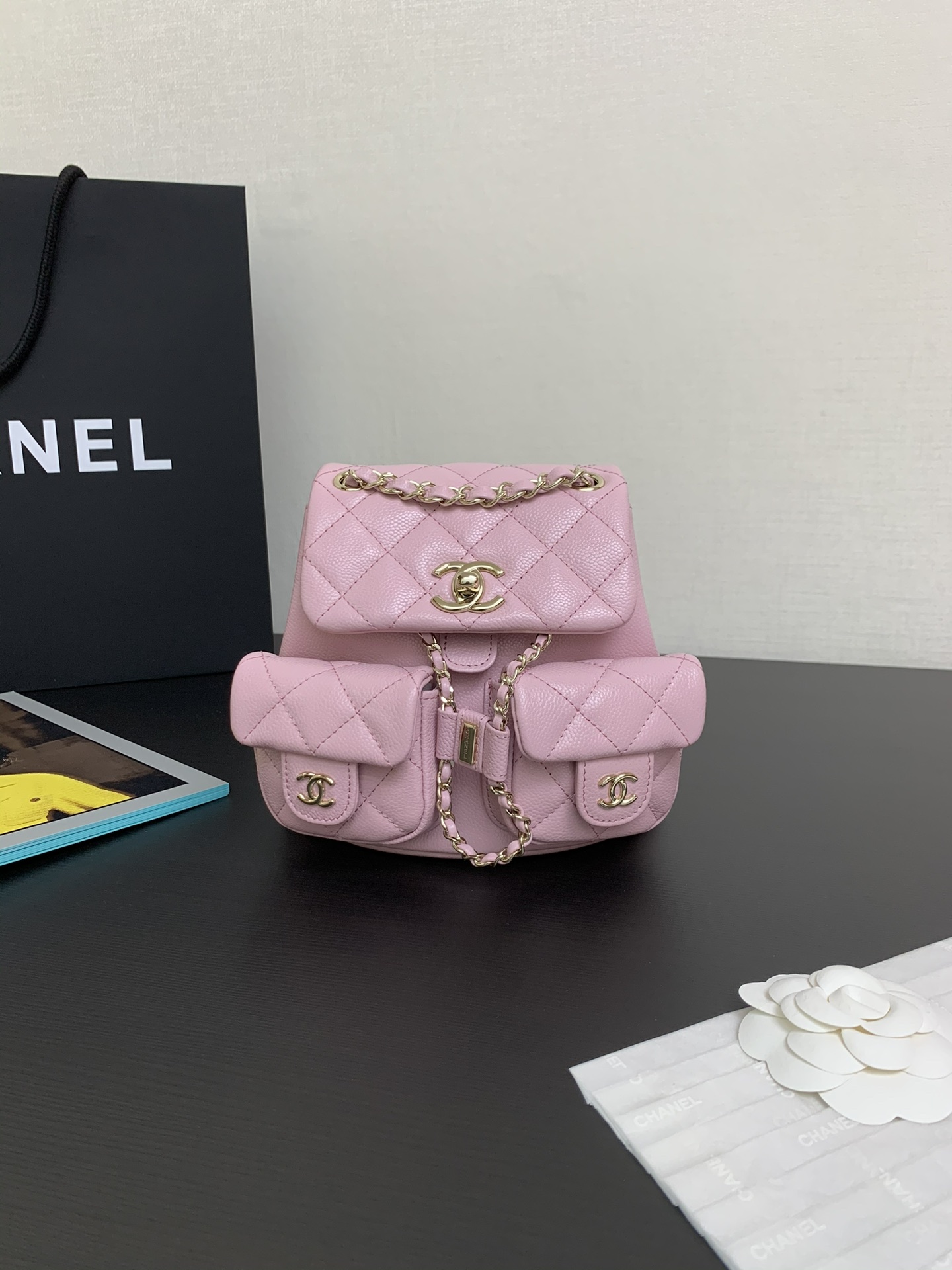 Disponible talla pequeña 24a, el bolso doble súper popular. En persona es muy pequeño, similar al modelo antiguo Duma […