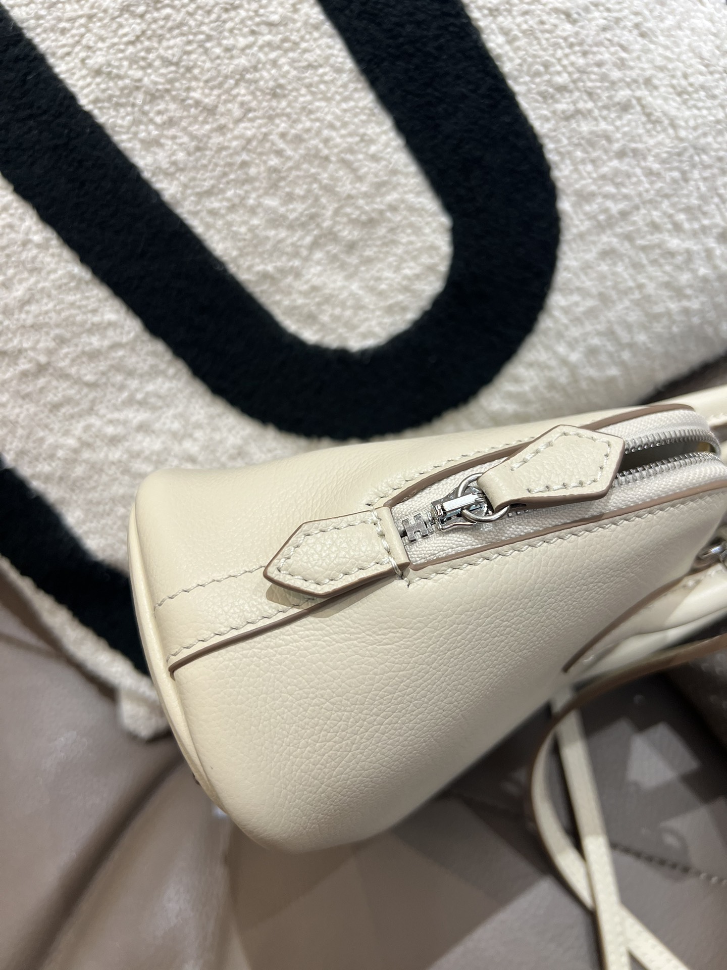 高品質な牛皮製ミニボウリングバッグ