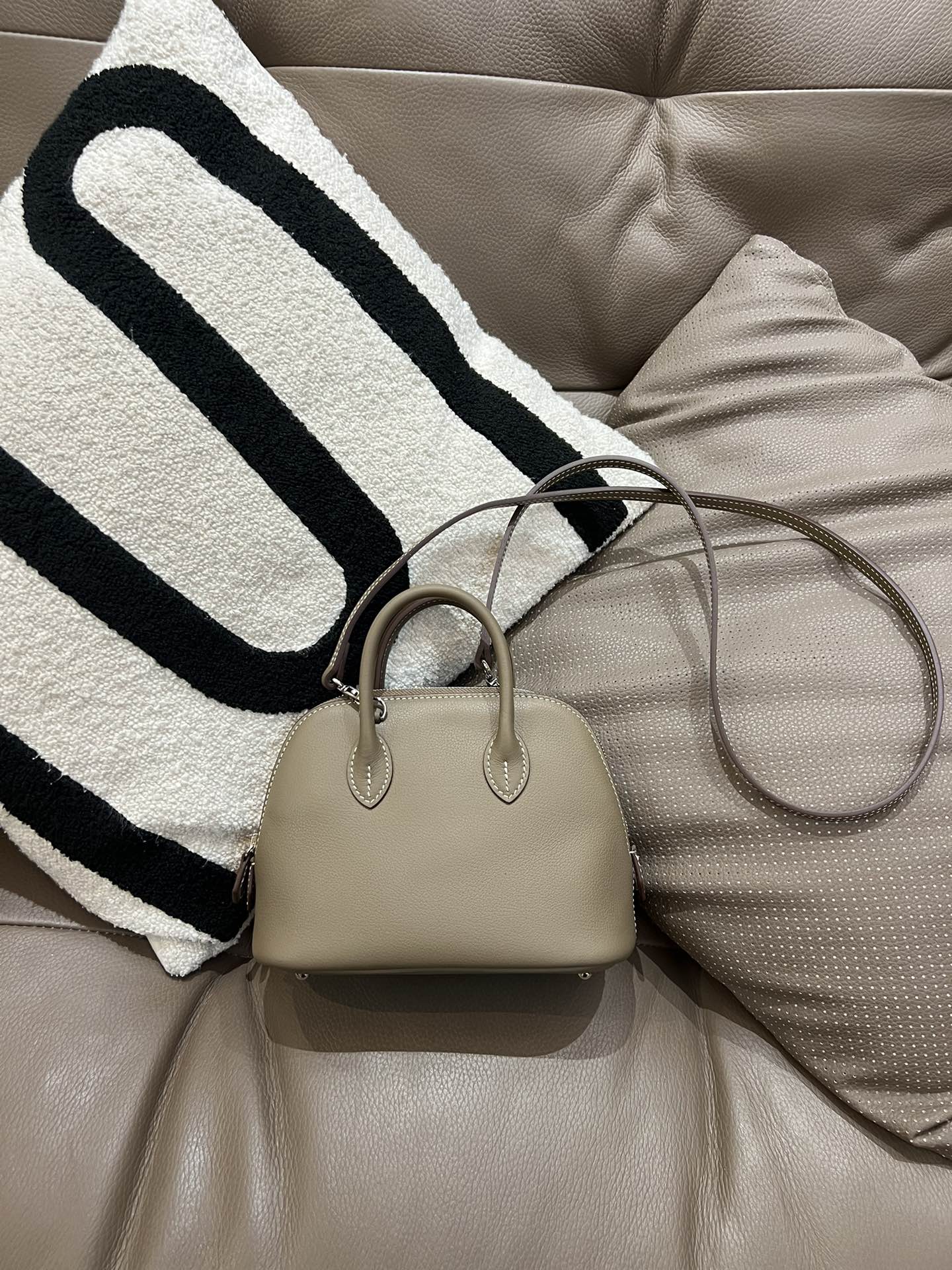 実拍 𝐌𝐢𝐧𝐢 𝐛𝐨𝐥𝐢𝐝𝐞保龄球 - 輸入頭層牛皮の可愛いバッグ