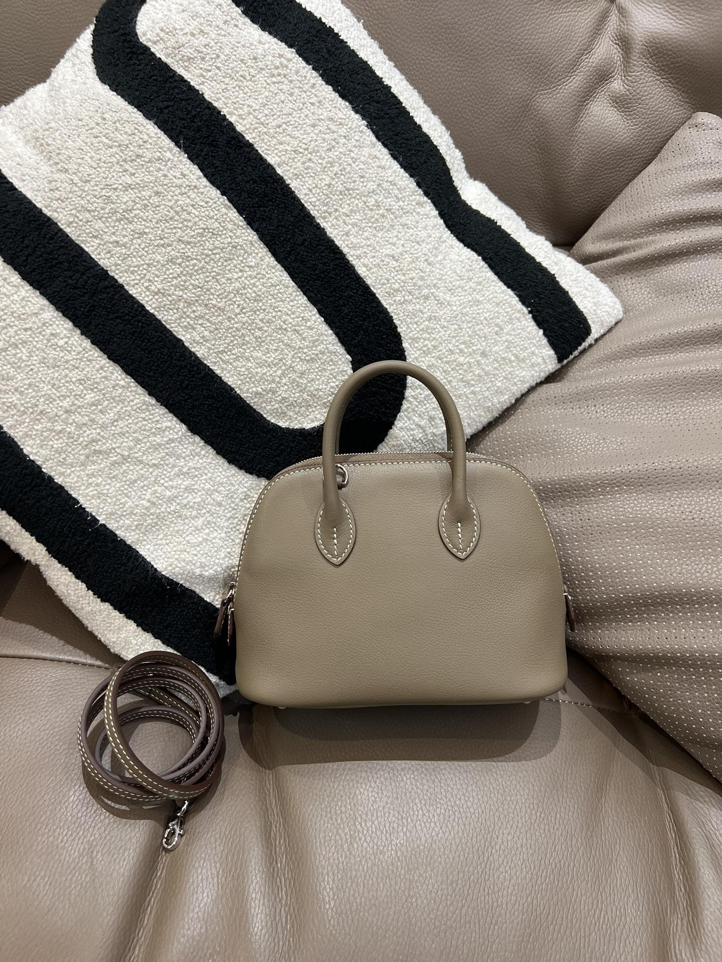 実拍 𝐌𝐢𝐧𝐢 𝐛𝐨𝐥𝐢𝐝𝐞保龄球 - 輸入頭層牛皮の可愛いバッグ