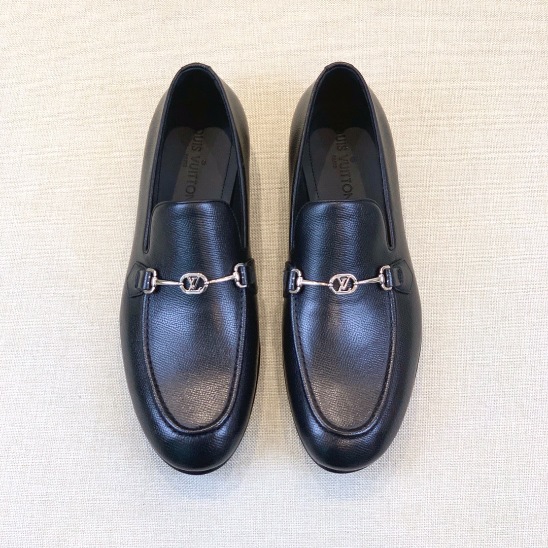 NO:679683,[L*] High-end boutique -Material -Imported calfskin -Cowhide lining for feet -Original leather outsole -Extremely comfortable, fashionable and versatile, classic shoe buckle decoration, full of design, easy to match. Size 39-44 (38, 45 customization is non-returnable and non-exchangeable),,cowhide,Leather soles19860909【L*】高端精品 -材质-进口小牛皮 -牛皮内里垫脚 -原版真皮大底 -极度舒适,时尚百搭,经典鞋扣装饰,设计感十足,随意搭配. Size 39-44（38,45定制不退不换）,,cowhide,Leather soles,Men's shoes