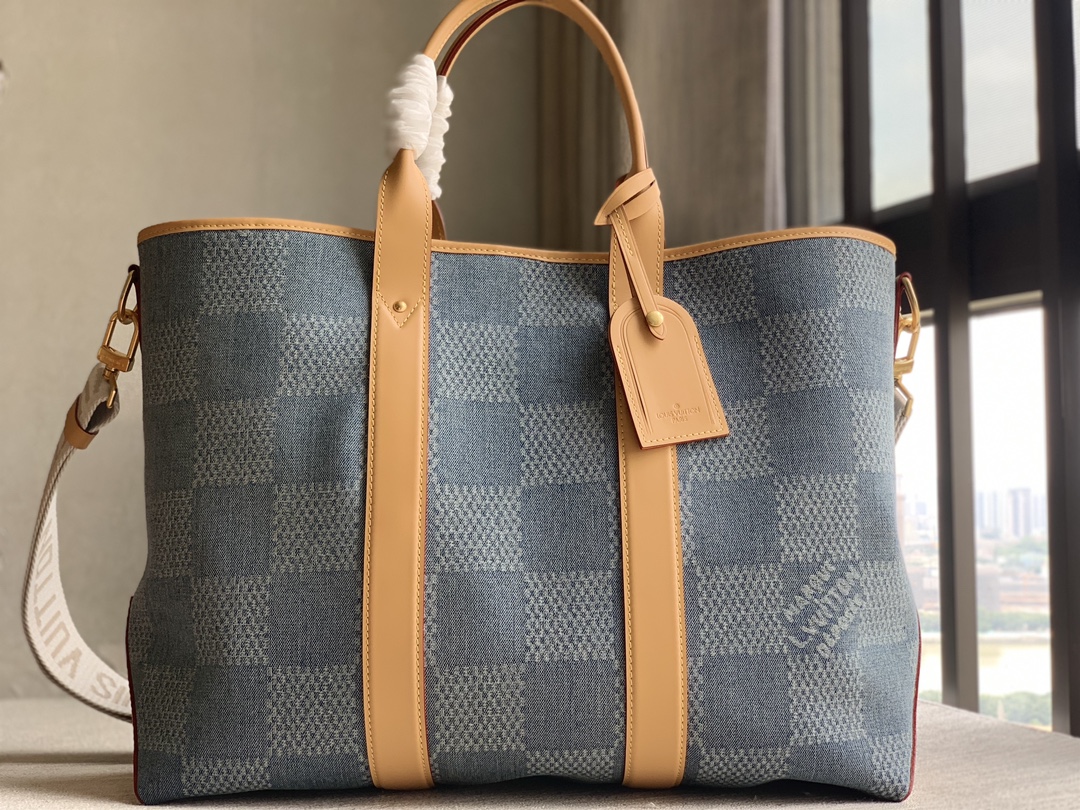 Louis Vuitton Rare edition counter inspection grade [WEEKEND TOTE handbag] N40702 blue (plaid denim)