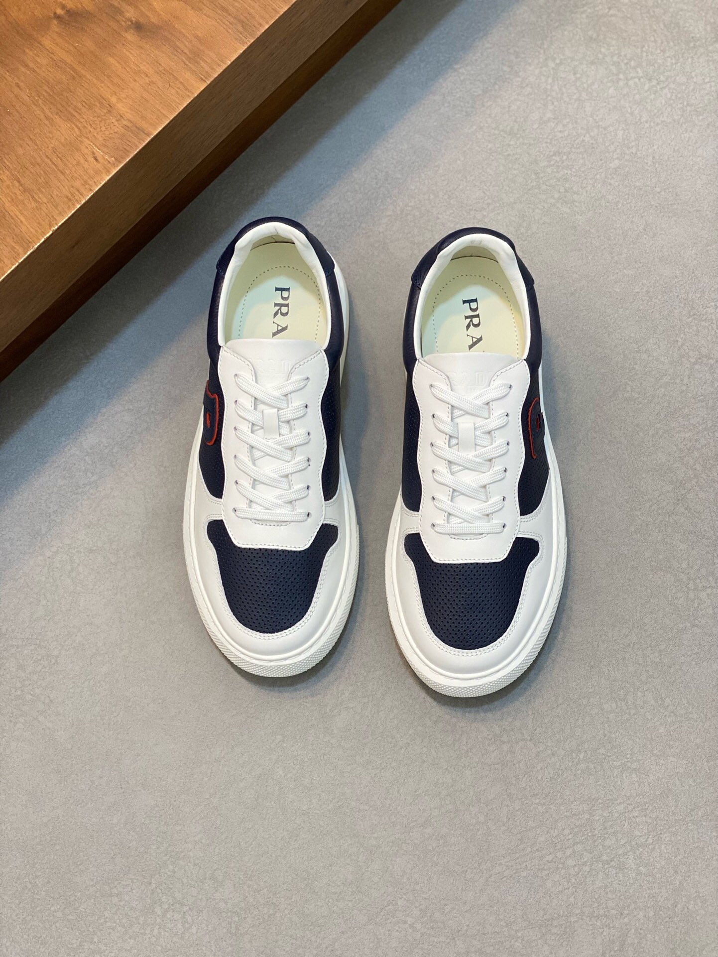 NO:219199,Brand P R A D A Color Original Color Size 38-44 Customized 45 Price Material Prada New Style Casual Shoes Super High Quality Original Single Version Luxury Material Selection Uppers with Cowhide   Cowhide Footsteps Purely Handmade for comfortable wearing experience Ultralight sole, Prada, prada, cowhide19860909品牌P R A D A 颜色原版配色 码数38-44定做45 价格 材质普拉达新款 休闲鞋超高品质 原单·版本奢华选材鞋面采用牛皮搭配 牛皮垫脚纯手工打造只为舒适的穿着体验超轻大底,普拉达,prada,cowhide,Men's shoes