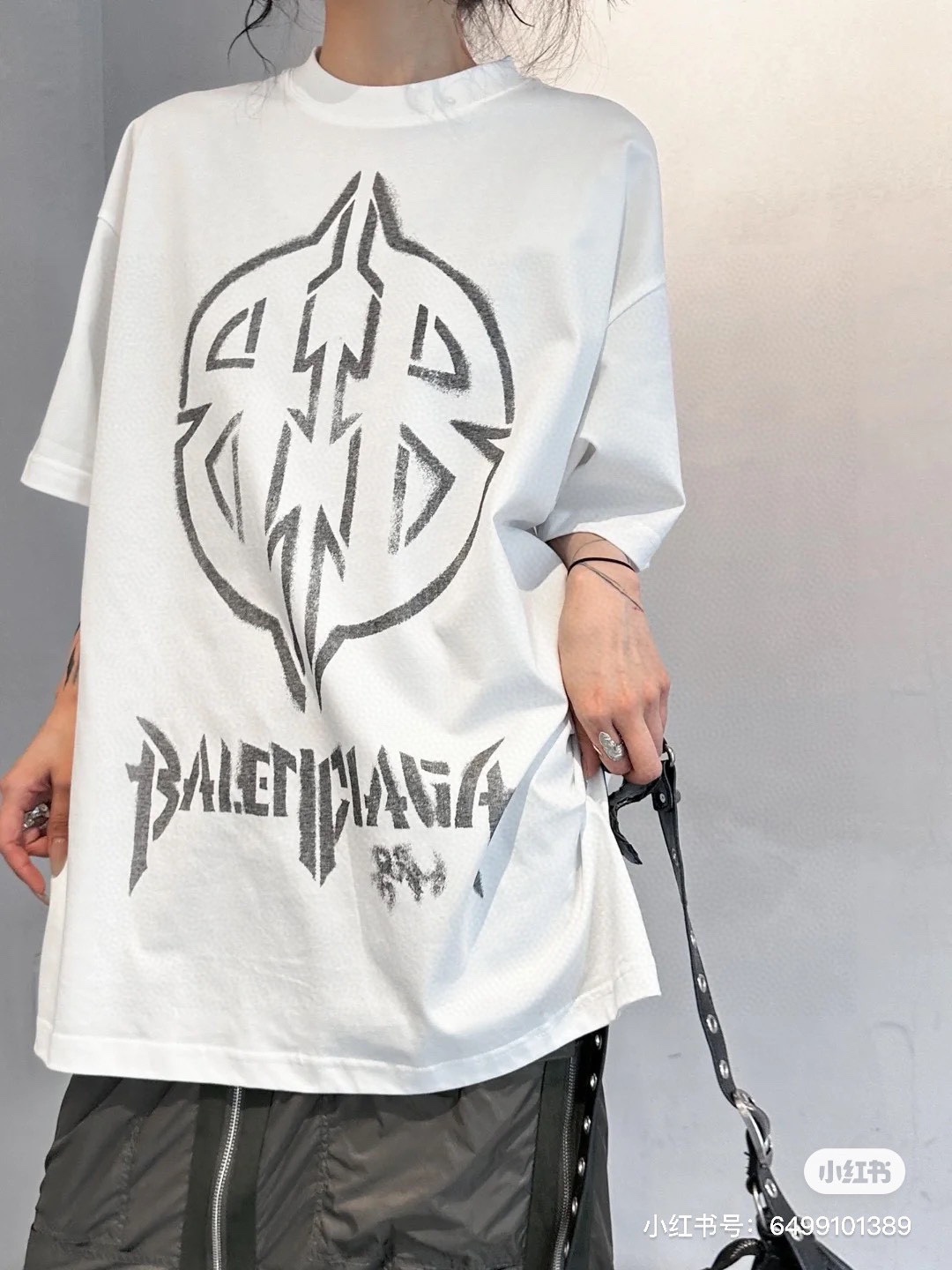 Réplica al por mayor
 Balenciaga En línea
 Ropa Camiseta Graffiti Manga corta