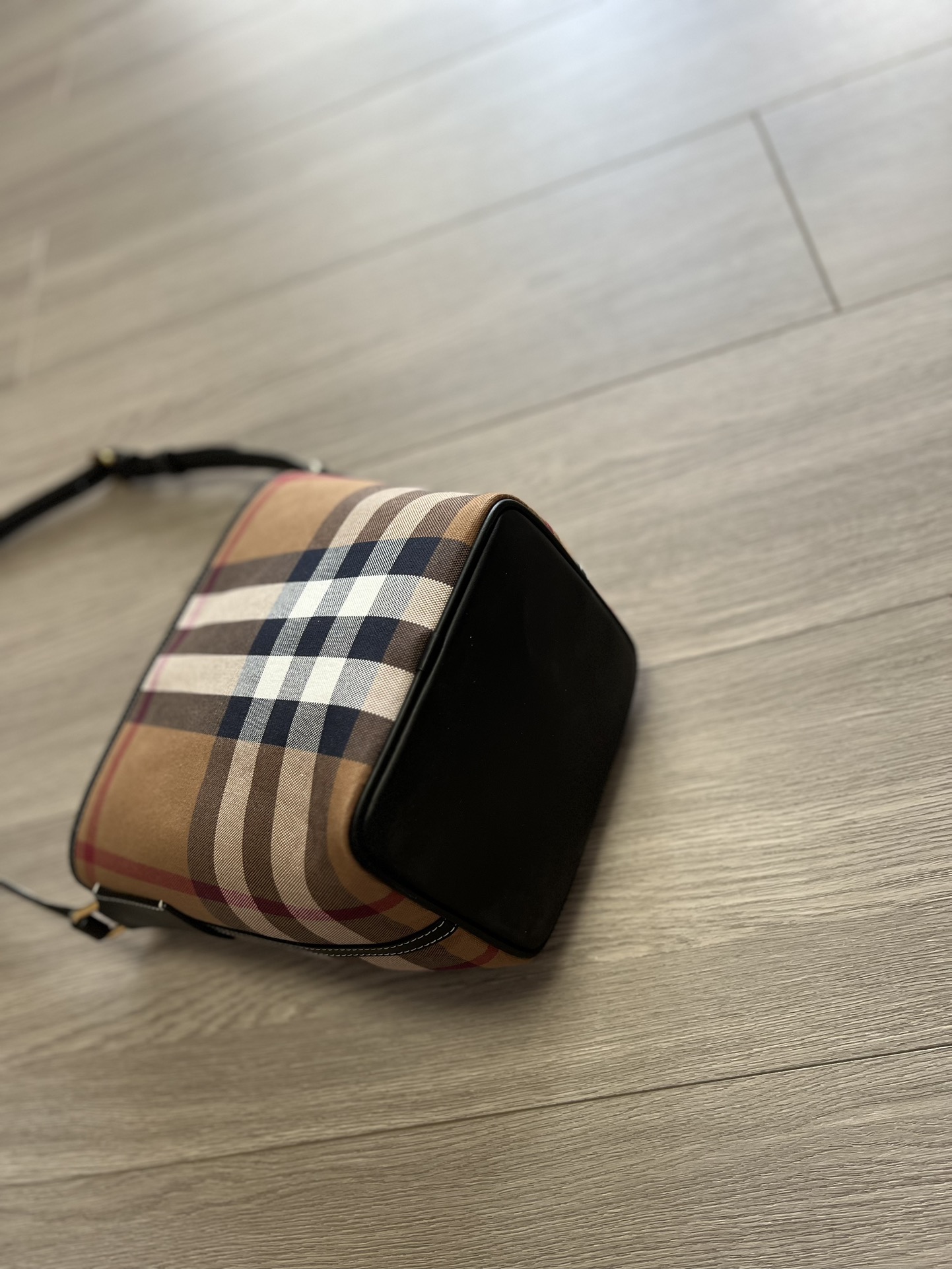 Black leather Burberry bucket bag 100% original