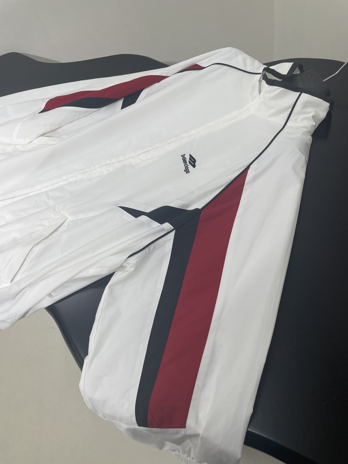 *新品3BSPORTSICONTRACKSUIT中号版型夹克长裤套装定染定制尼龙面料腋下饰以撞色捆条设计