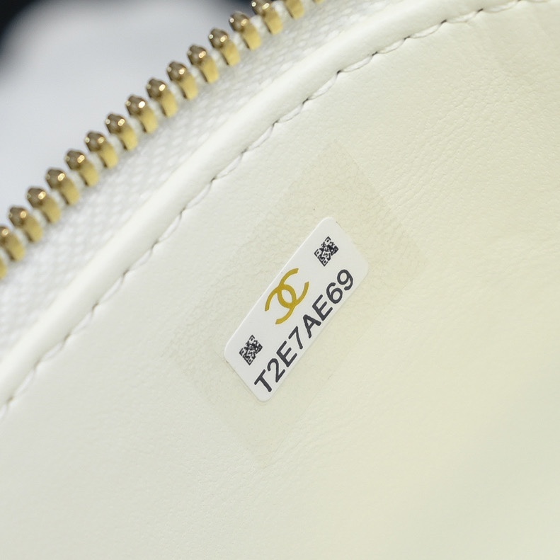 Chanel Style Bag style reference detail image 8 from source 776538