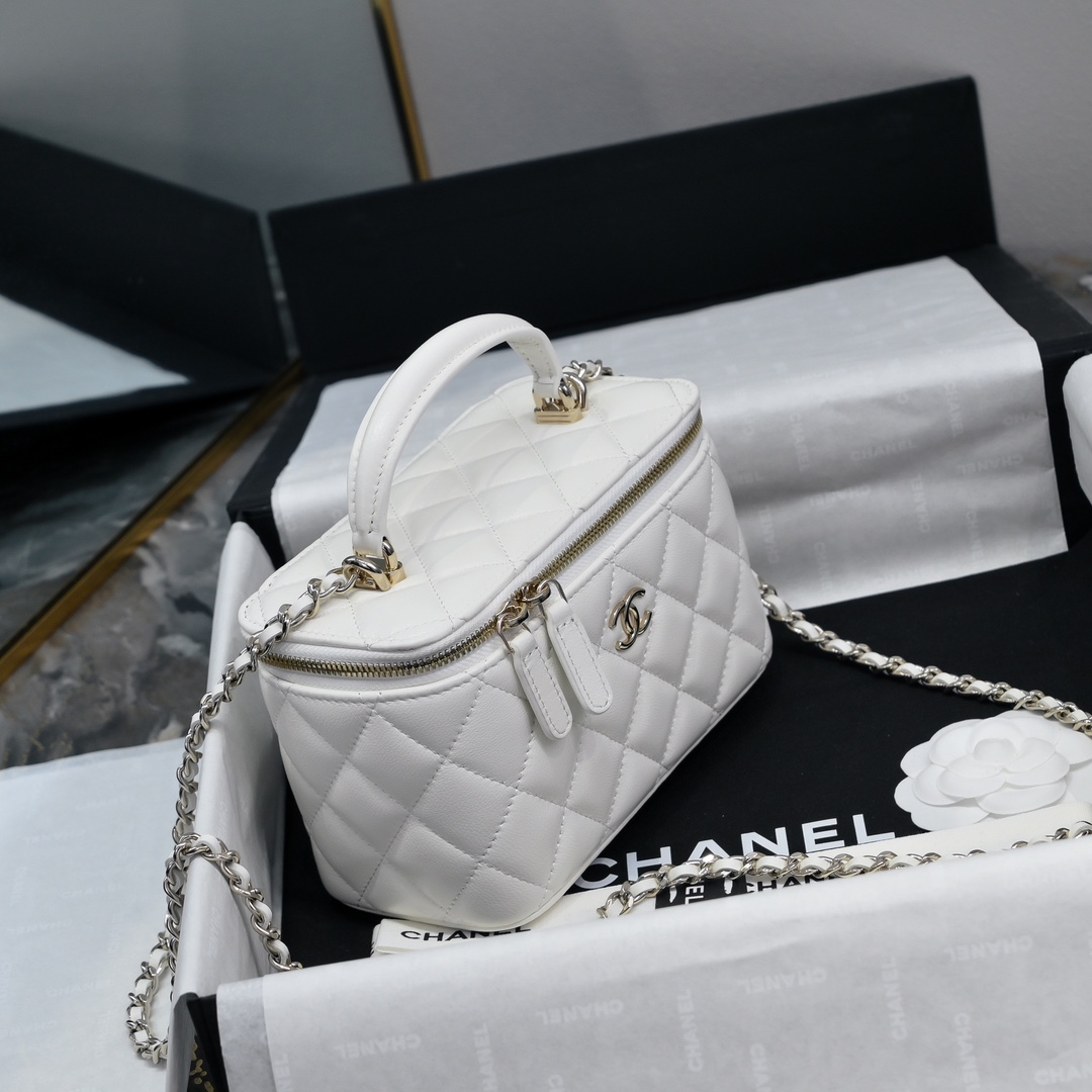 Chanel Style Bag style reference detail image 1 from source 776538