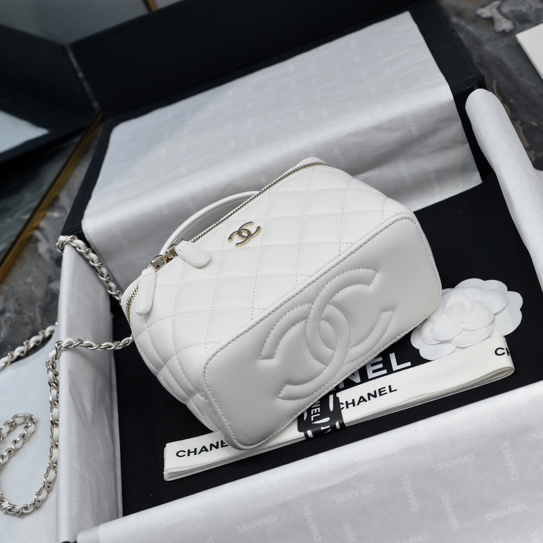 Chanel Style Bag style reference detail image 3 from source 776538