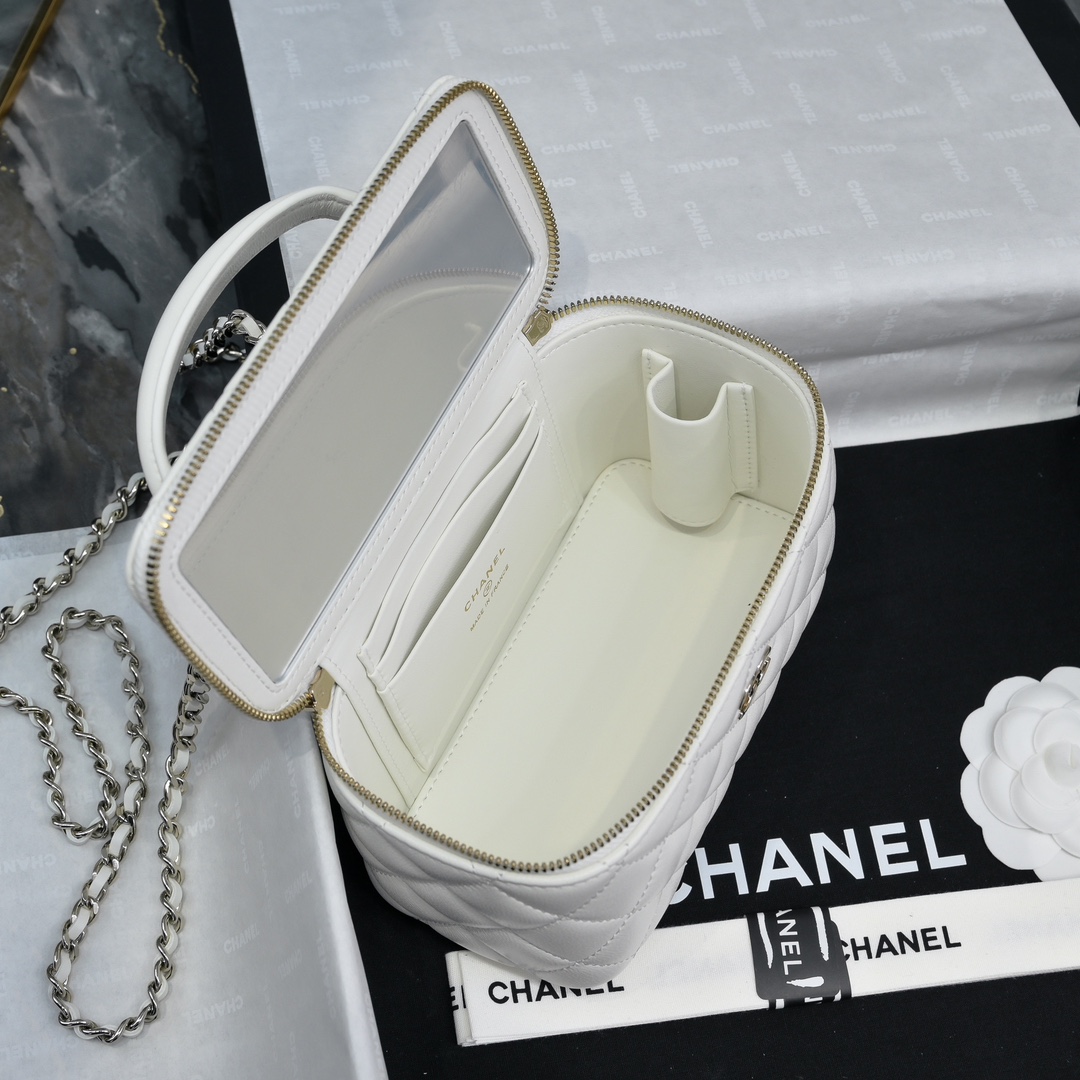 Chanel Style Bag style reference detail image 6 from source 776538