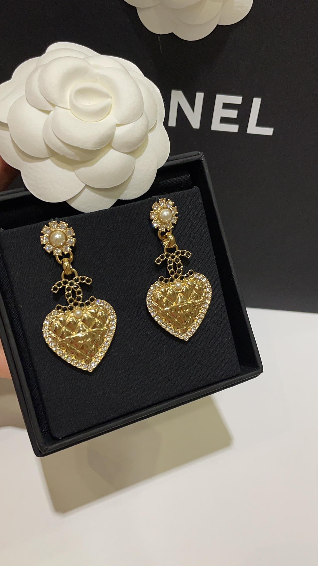 NO:101774,24A new black diamond double C gold diamond plaid heart pendant earrings, Chanel earrings, chanel, earrings1986090924A新款黑钻双C金色菱格纹爱心吊坠耳环,香奈儿耳钉,chanel,earrings,Jewelry