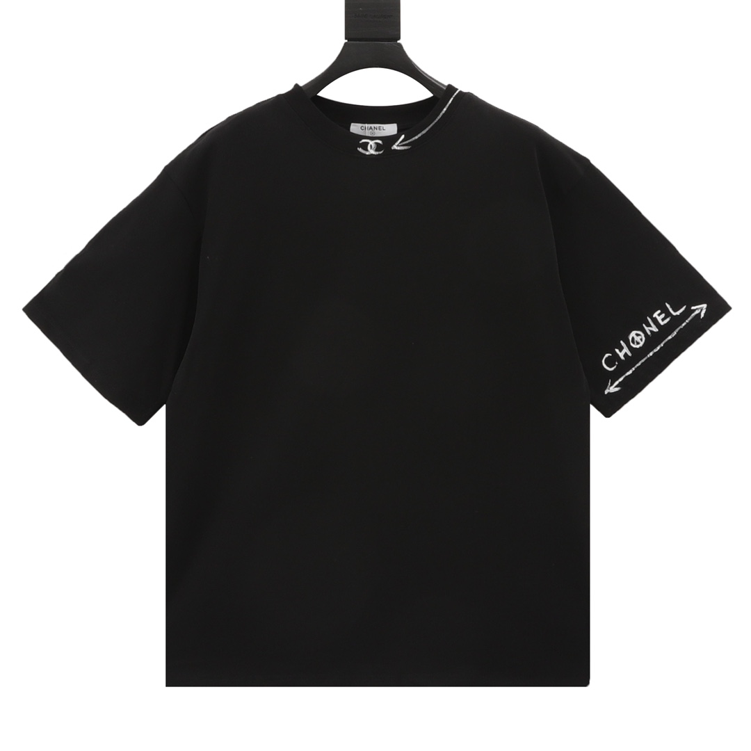 CHANEL/Chanel Camiseta de manga corta con letras graffiti pintadas a mano, edición limitada de moda, la últim…
