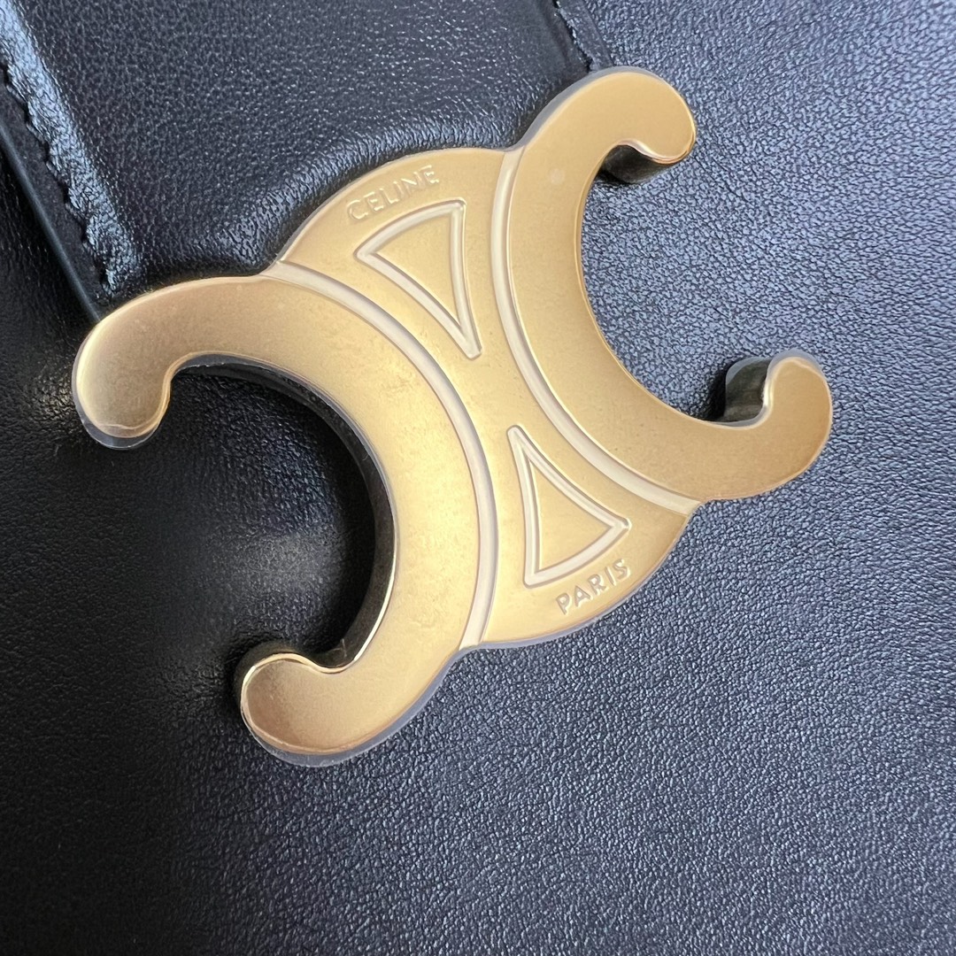 高品质原厂LOUISE中号光滑牛皮革手袋，28X24X16厘米 牛皮革，羊皮革衬里金色饰面，手提、肩背和