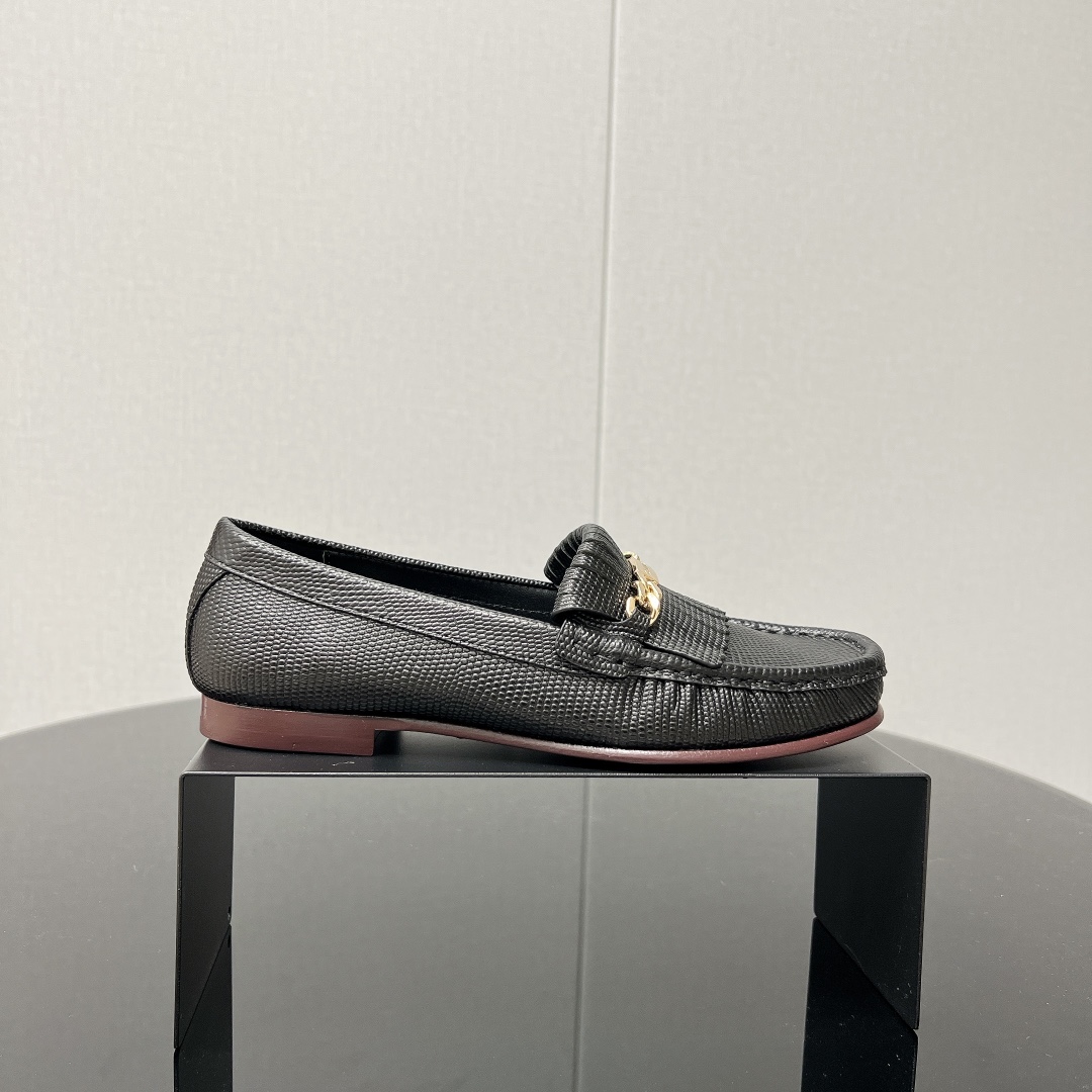 Fashion Review: Céline-Lin 2024 Metallic Chain Sole Shoes with Zirconium Fabric - 图片 5