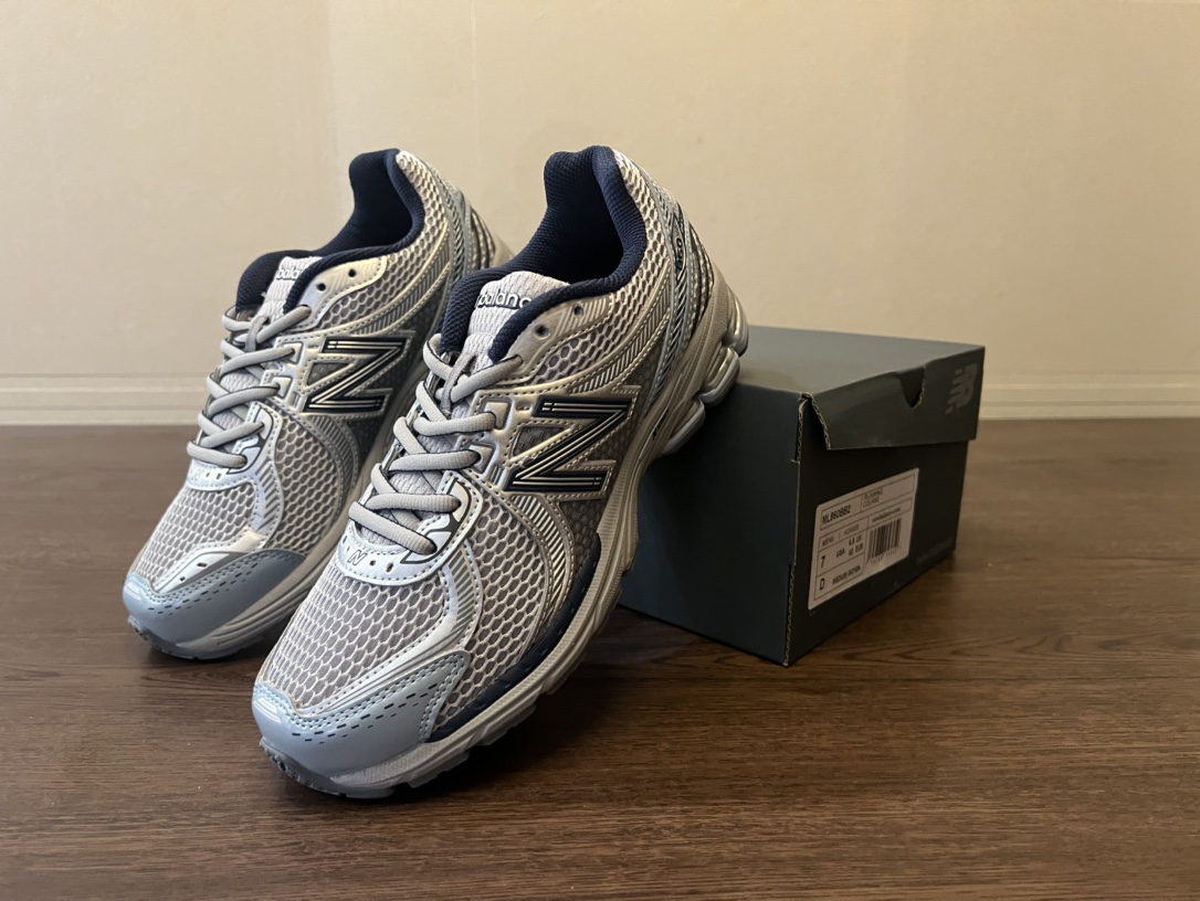 原130 现特价得 NEW BALANCE NB860休闲跑步鞋