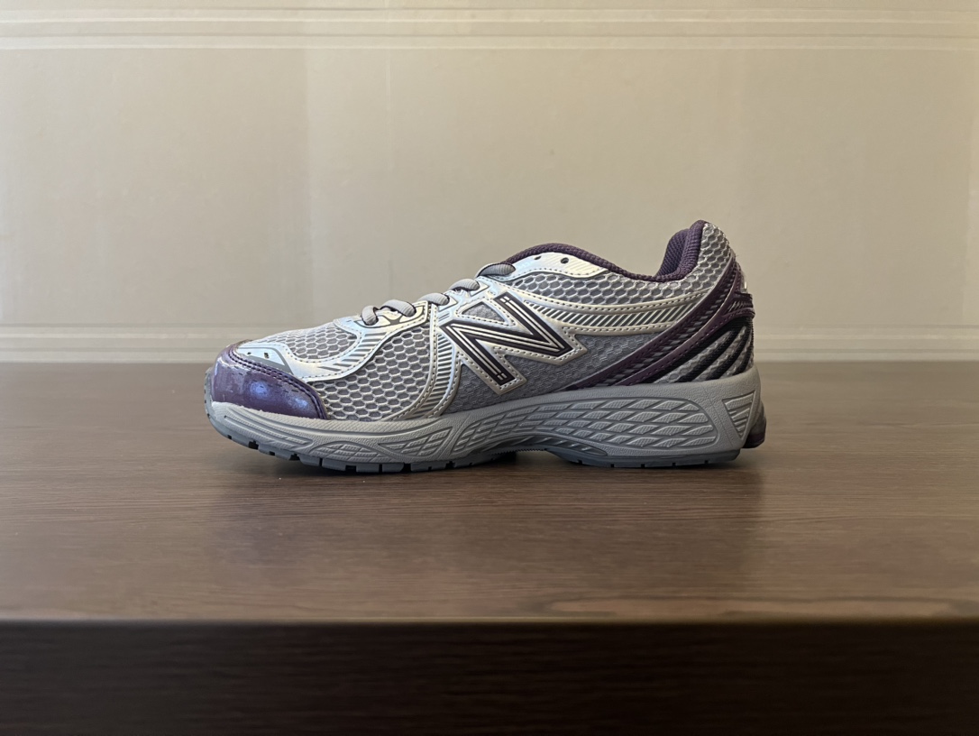 原130 现特价得 NEW BALANCE NB860休闲跑步鞋