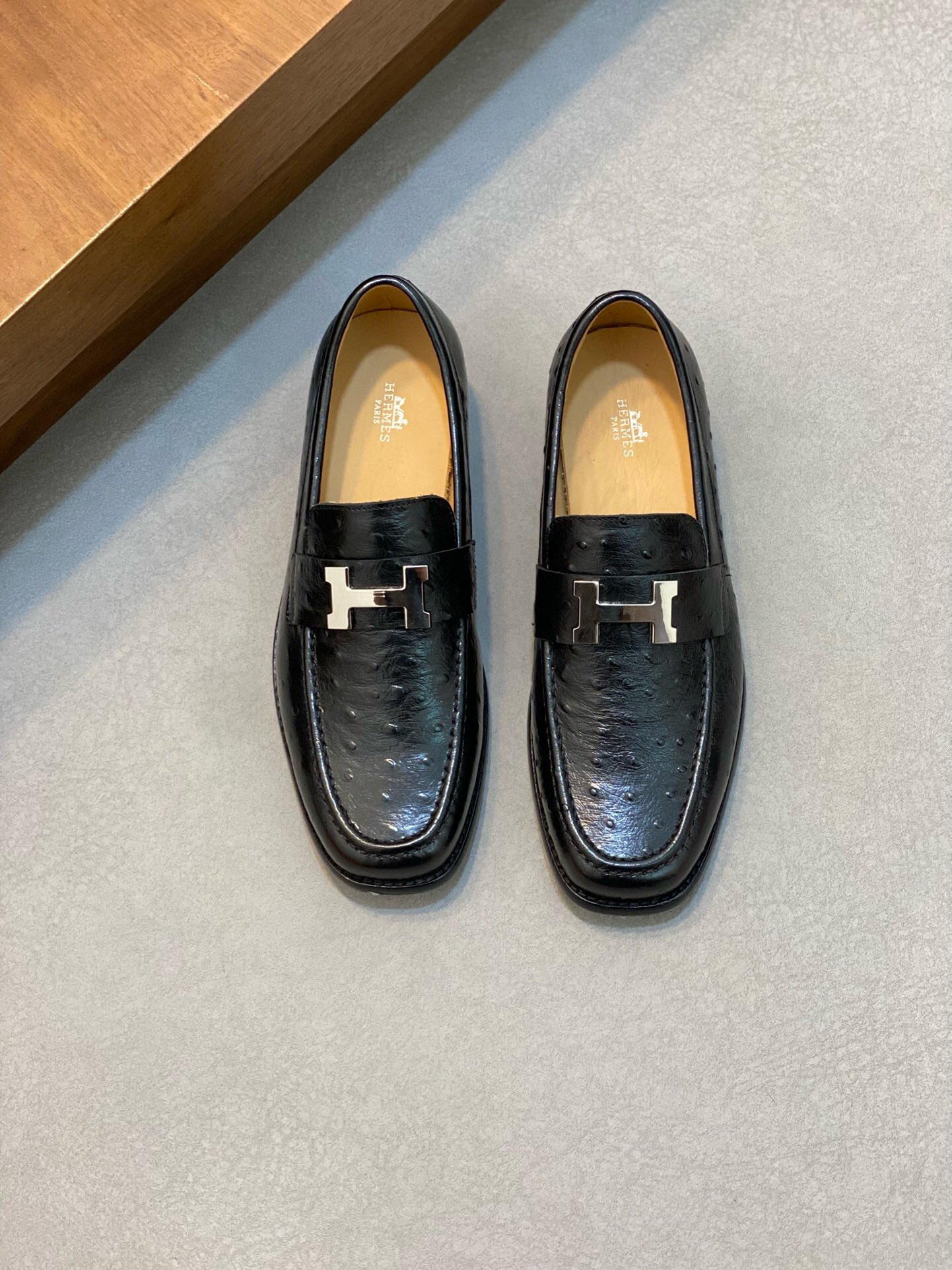 NO:217476,Brand HERMES Color Original Color Number 39-44 Customized 38.45 Price Material Hermes New Leather Shoes Super High Quality Luxury Material Selection Uppers are made of imported original cowhide   cowhide inner pure handmade for comfortable wearing experience. Original (real leather sole), Hermes Leather Shoes, hermes, hermes, cowhide, Leather Soles19860909品牌HERMES 颜色原版配色 码数39-44定做38.45 价格 材质爱马仕新款 皮鞋超高品质奢华选材鞋面采用进口原版牛皮 牛皮内里纯手工打造只为舒适的穿着体验原版（真皮大底）,爱马仕 皮鞋,hermes,hermes,cowhide,Leather soles,Men's shoes