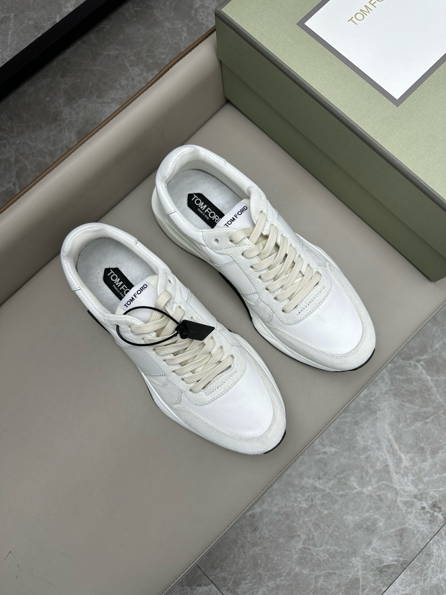 NO:218255,Brand TOM FORD Color original color matching Number 39-44 Custom made 3845 Price Material Tom Ford ~ ​​Latest model Men's casual shoes High-end Original 1:1 Top-notch goods Fashion trend details impeccable using imported flying weaving to make original breathable Comfort Foot feel comfortable and superior quality Original replica outsole, Tom Ford, tom ford19860909品牌TOM FORD 颜色原版配色 码数39-44定做3845 价格 材质汤姆福特～最新款 男士休闲鞋 高端 原单1:1顶级货时尚潮流细节无可挑剔采用进口飞织制作原版透气 舒适 垫脚脚感舒适品质优越原版复刻大底,汤姆·福特,tom ford,Men's shoes