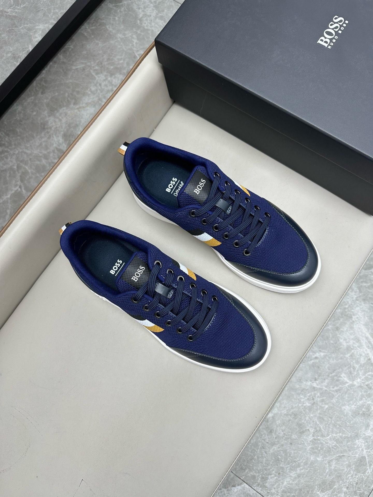 NO:219162,Brand BOSS original color matching, size 39-44 customized 45 price Material BOSS new low-top sneakers, selected calfskin with breathable flying woven material, the tongue is made of branded strap trim, showing interesting brand characteristics. The rubber sole is based on interwoven letter patterns, and the rear trim is designed with calfskin air compressor logo., BOOS casual shoes, sneakers, cowhide19860909品牌BOSS 颜色原版配色 码数39-44定做45 价格 材质BOSS新款低帮运动鞋 精选小牛皮搭配透气飞织材质制作,鞋舌以品牌饰带饰边,展现趣味品牌特色.橡胶鞋底以交织字母图案为基础,后饰片则采用小牛皮空压logo设计.,BOOS 休闲鞋,sneakers,cowhide,Men's shoes