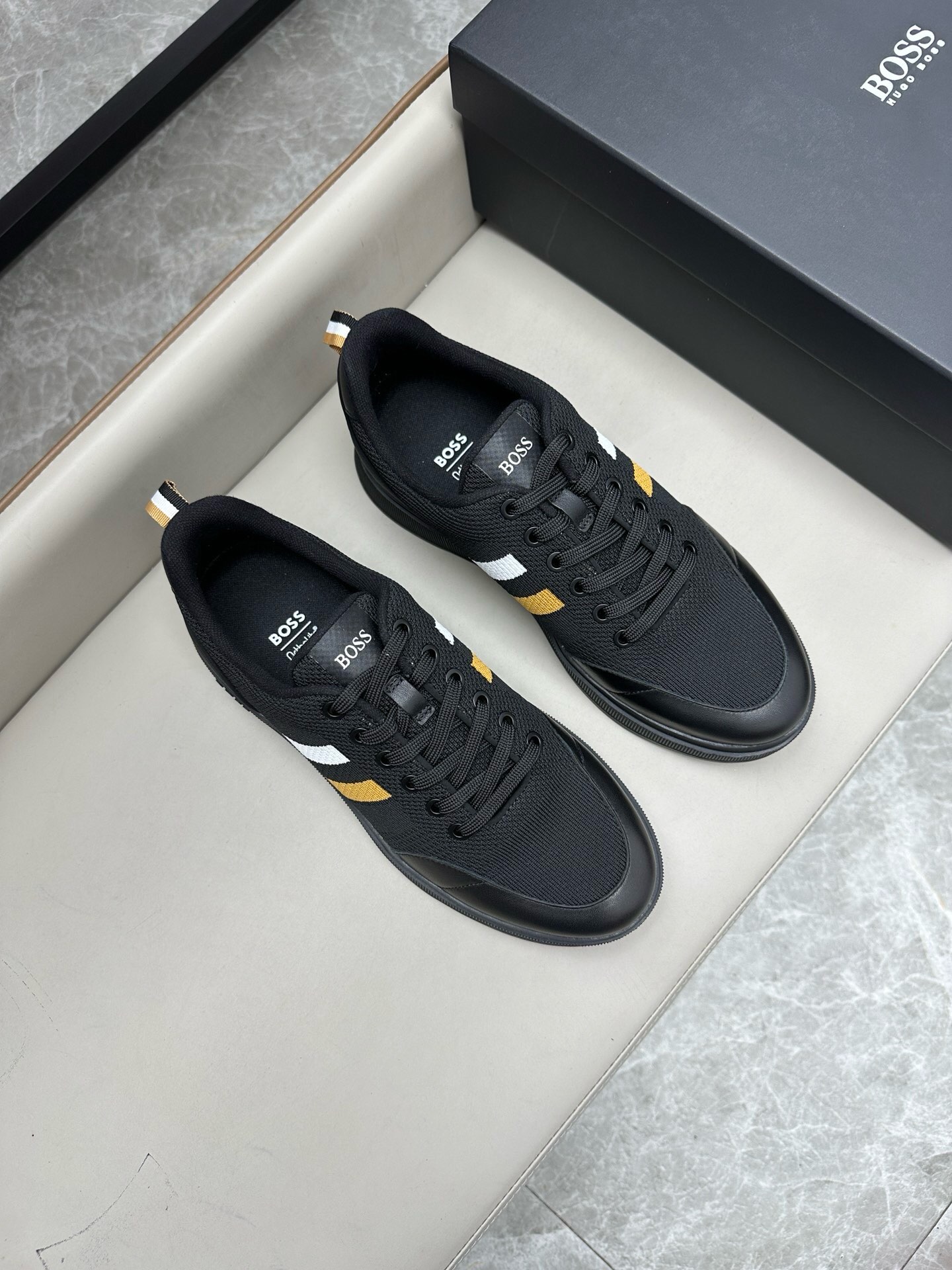 NO:217440,Brand BOSS original color matching, size 39-44 customized 45 price Material BOSS new low-top sneakers, selected calfskin with breathable flying woven material, the tongue is made of branded strap trim, showing interesting brand characteristics. The rubber sole is based on interwoven letter patterns, and the rear trim is designed with calfskin air compressor logo., BOOS casual shoes, sneakers, cowhide19860909品牌BOSS 颜色原版配色 码数39-44定做45 价格 材质BOSS新款低帮运动鞋 精选小牛皮搭配透气飞织材质制作,鞋舌以品牌饰带饰边,展现趣味品牌特色.橡胶鞋底以交织字母图案为基础,后饰片则采用小牛皮空压logo设计.,BOOS 休闲鞋,sneakers,cowhide,Men's shoes