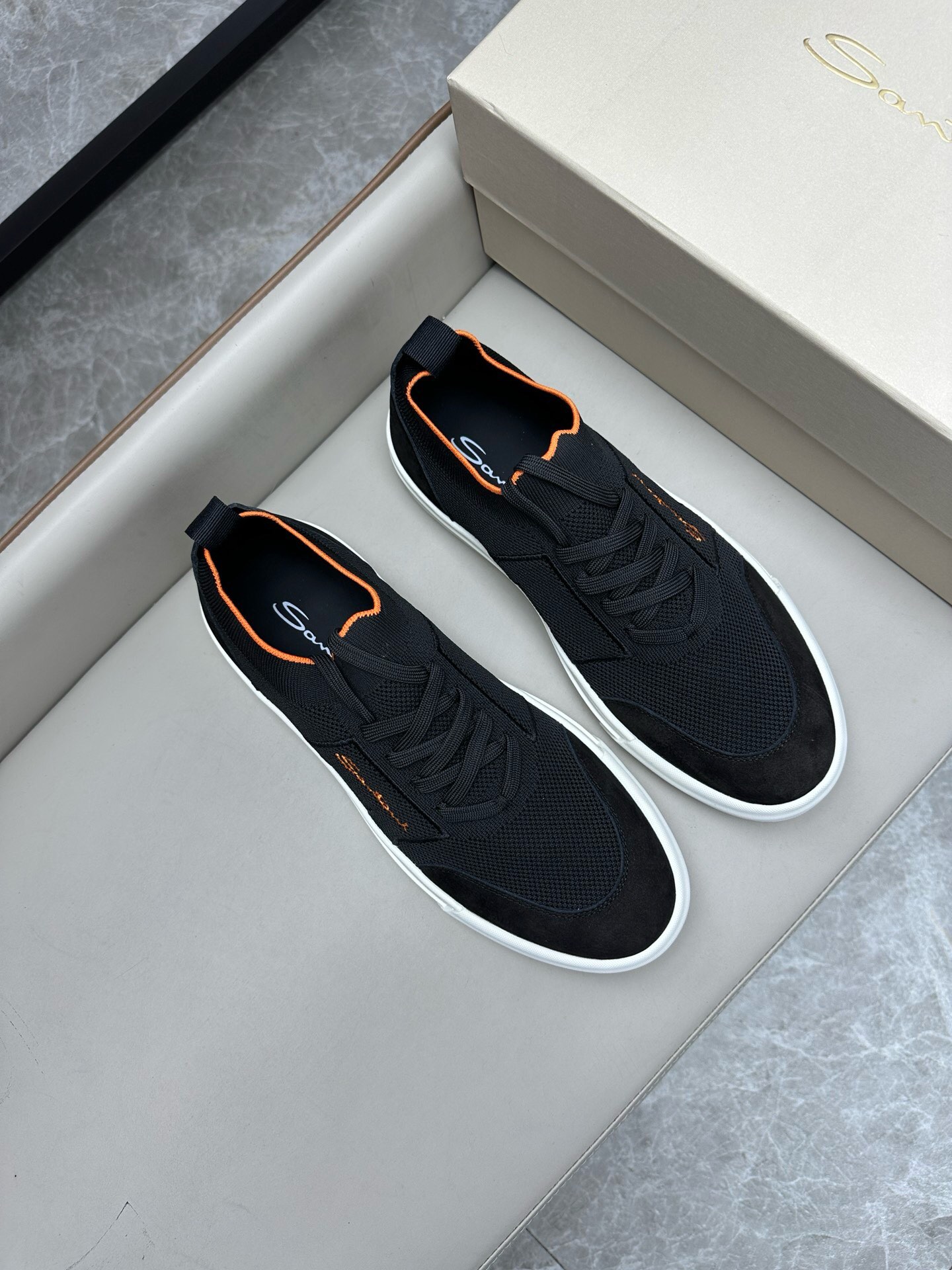 NO:218266,Brand Santoni original color matching Size 39-44 Custom made 38.45.46 Price Material Santoni Italian men's handmade calfskin casual shoes Pure handmade shoe brand, each pair of shoes is simple and classic, using 