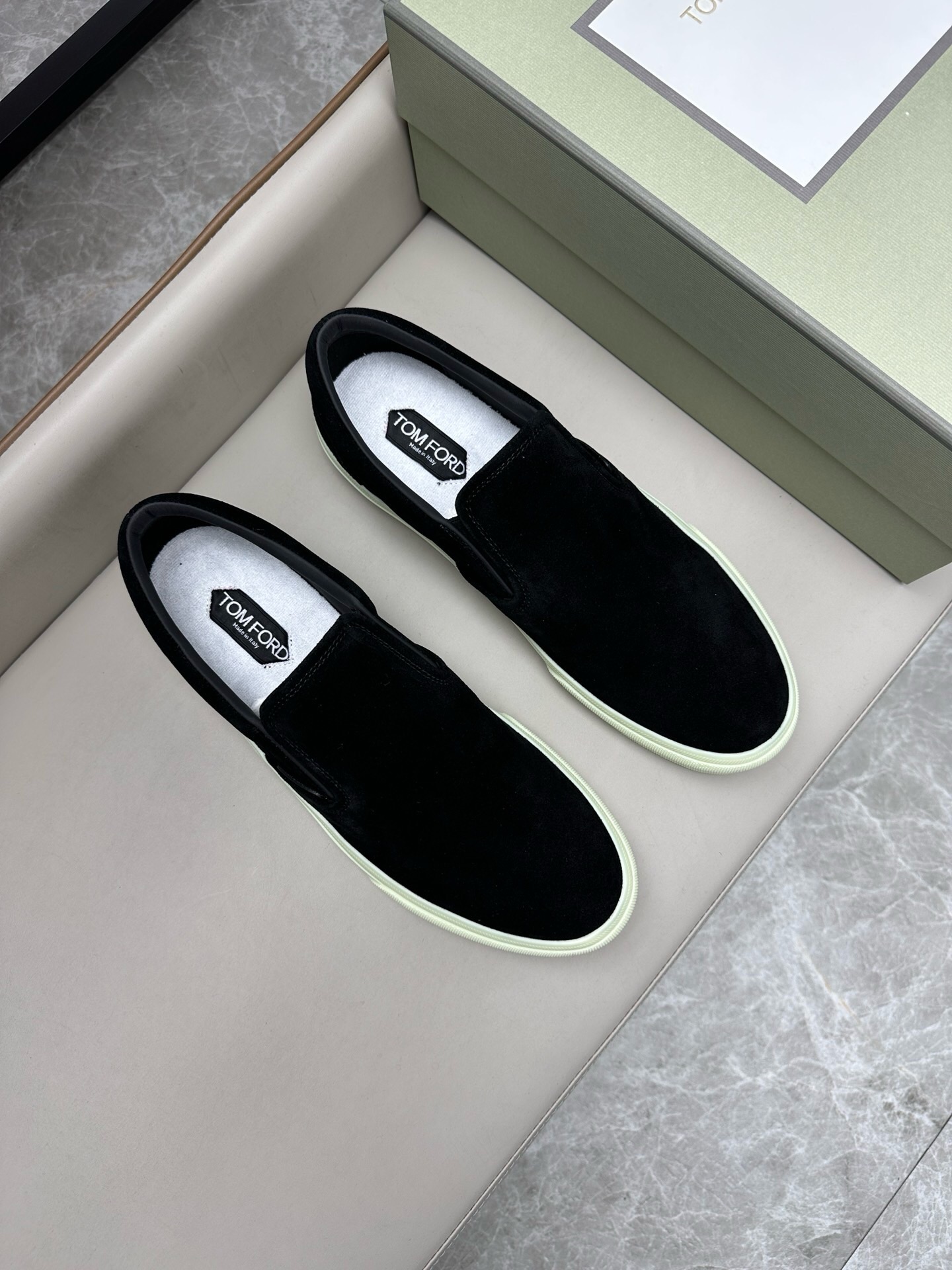NO:218227,Brand TOM FORD Color original color matching Number 39-44 Customized 38.45.46 Price Material Tom & Ford ~ ​​Latest model Men's casual shoes High-end Original 1:1 Top-notch fashion trend details are impeccable using imported cowhide to make cowhide, foot pad feel comfortable and superior quality original replica outsole, Tom Ford, cowhide19860909品牌TOM FORD 颜色原版配色 码数39-44定做38.45.46 价格 材质汤姆&福特～最新款 男士休闲鞋 高端 原单1:1顶级货时尚潮流细节无可挑剔采用进口牛皮拼接制作牛皮 垫脚脚感舒适品质优越原版复刻大底,汤姆·福特,tom ford,cowhide,Men's shoes