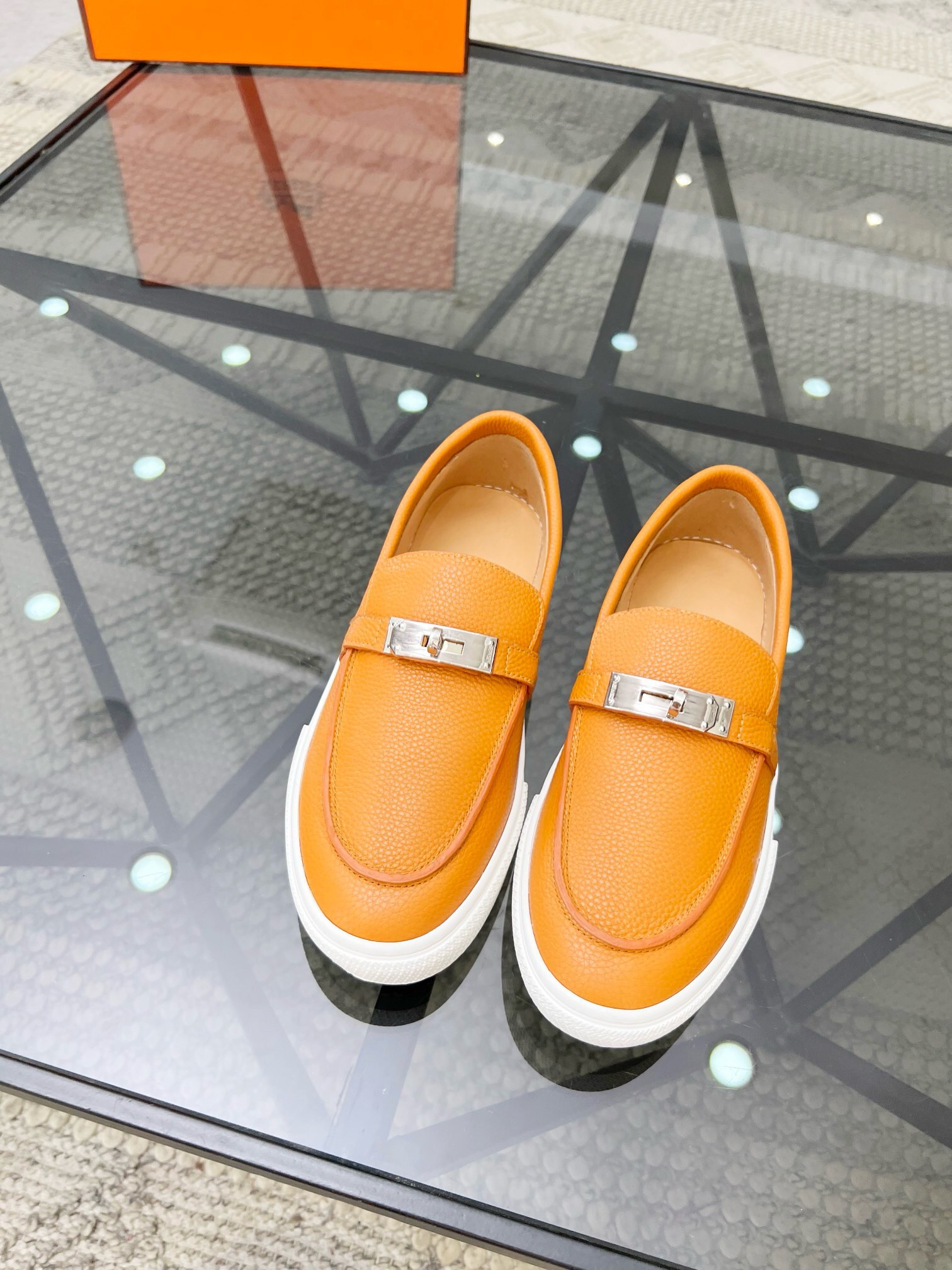 NO:218232,Brand HERMES original color matching, size 38-44 custom made 45 price, material Hermes new style, boutique casual shoes, upper cowhide, creating full cowhide footbed cowhide inner style, dynamic original, Hermes comfortable sole, simple and generous sports and leisure, Hermes casual shoes, hermes, hermes, cowhide19860909品牌HERMES 颜色原版配色 码数38-44定做45 价格 材质爱马仕新款 精品 休闲鞋 鞋面牛皮打造全牛皮垫脚牛皮内里版型时尚 动感十足原版 爱马仕舒适大底 简洁大方运动休闲,爱马仕 休闲鞋,hermes,hermes,cowhide,Men's shoes