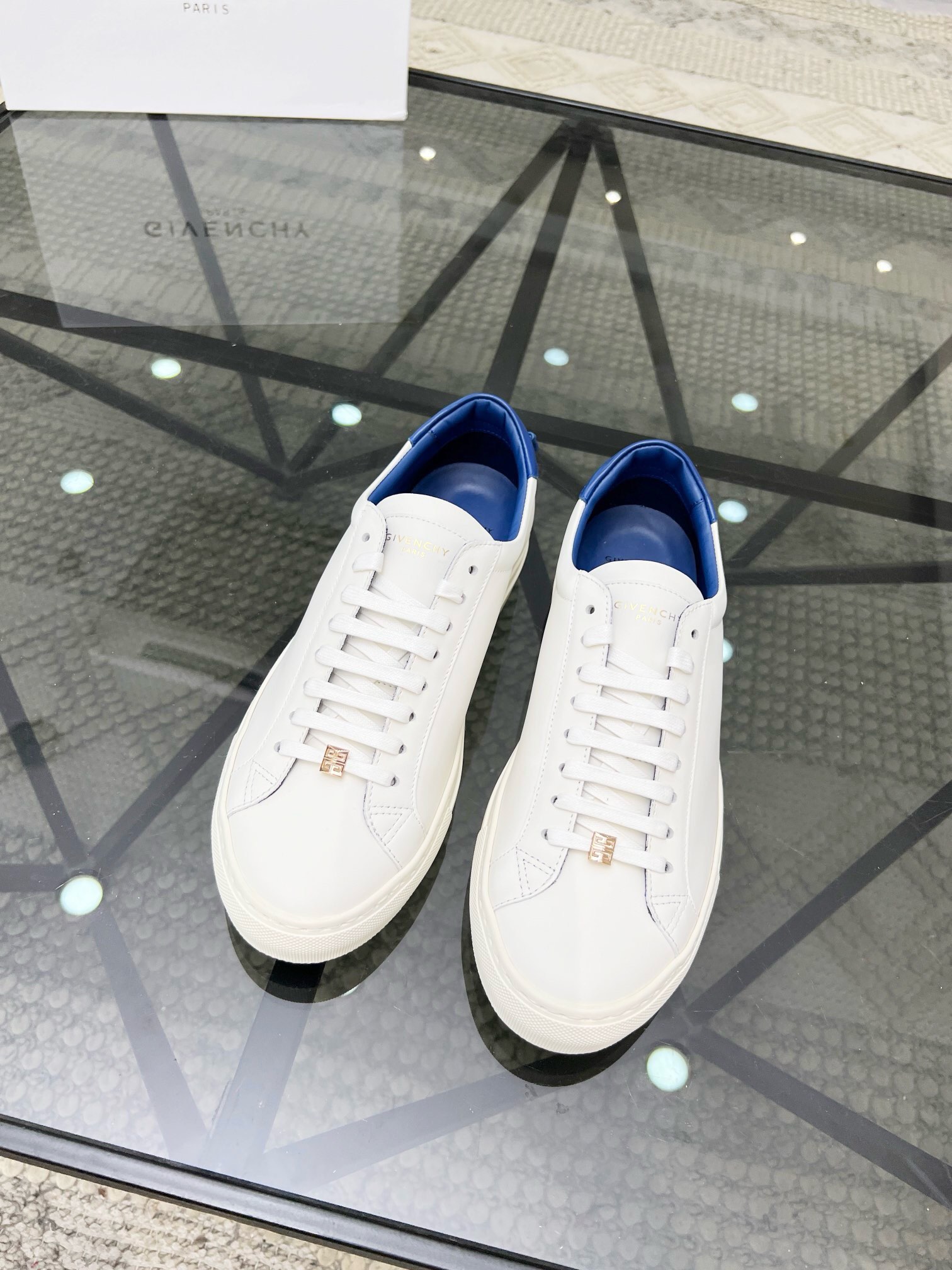 NO:218237,Brand GIVENCHY Color Original Color Number 38-44 Customized 45.46 Price Material Givenchy Top-grade Original Product!  The upper is sold simultaneously with imported cowhide and embossed design water-dyed cowhide leather. Original outsole. The style is fashionable, simple and elegant. All-match style. Givenchy casual shoes. Givenchy, given, given, cowhide.19860909品牌GIVENCHY 颜色 原版配色 码数38-44定做45.46 价格 材质纪梵希顶级·原单货！精品好货专柜 同步发售鞋面采用进口牛皮搭配压花设计水染牛皮里 原版大底 版型时尚简洁大方 百搭款,纪梵希休闲鞋,givenchy,givenchy,cowhide,Men's shoes