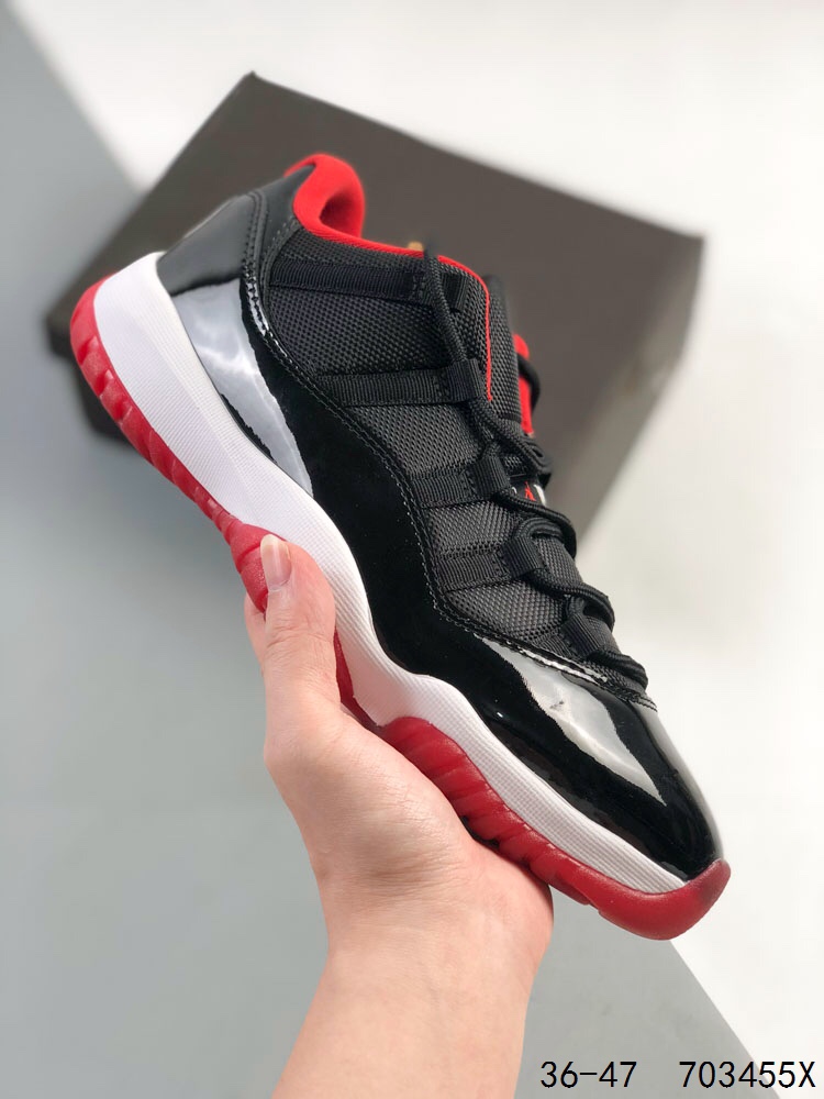 真标带半码！
乔丹11代  Nike Air Jordan 11 Retro 乔11 高低帮运动篮球鞋 AJ11代经典设计，深受球员与球迷喜爱   
是 JORDAN 品牌的经典版型之一。该复刻鞋款的设计灵感源自迈克尔·乔丹第四次夺冠时所穿鞋款。
ID：703455X