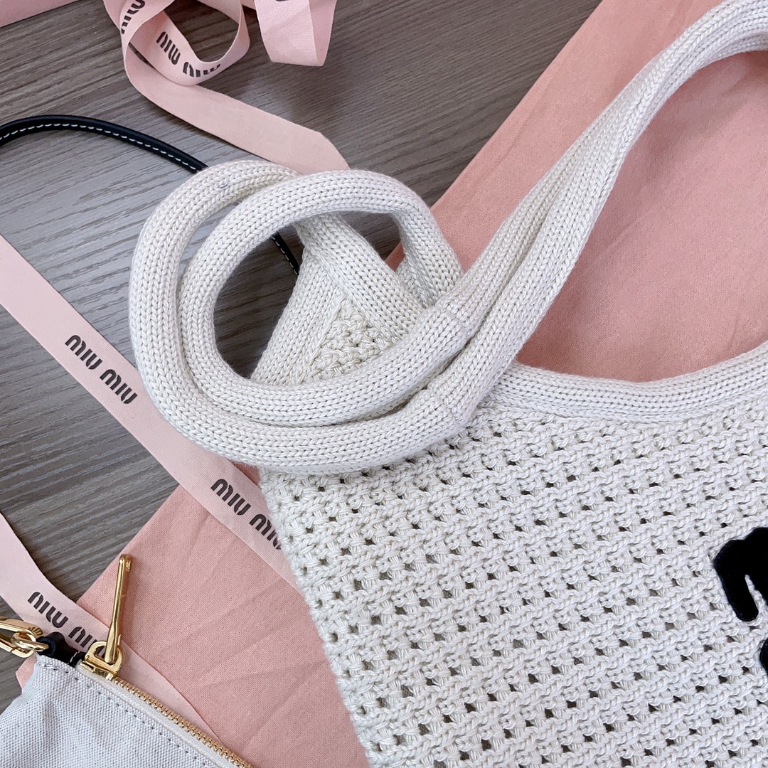 Miu Miu Knitted Tote Bag with Detachable Pouch - Lightweight & Spacious 7 i1719968938 6719 5