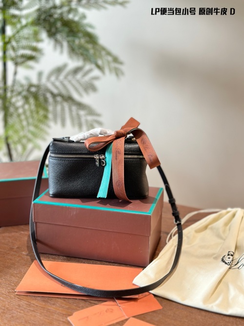 Loro Piana Extra Pocket 19 Crossbody Bag, Trendy and Stylish, Full Set 1 Loro Piana Extra Pocket 19 Crossbody Bag, Trendy and Stylish, Full Set