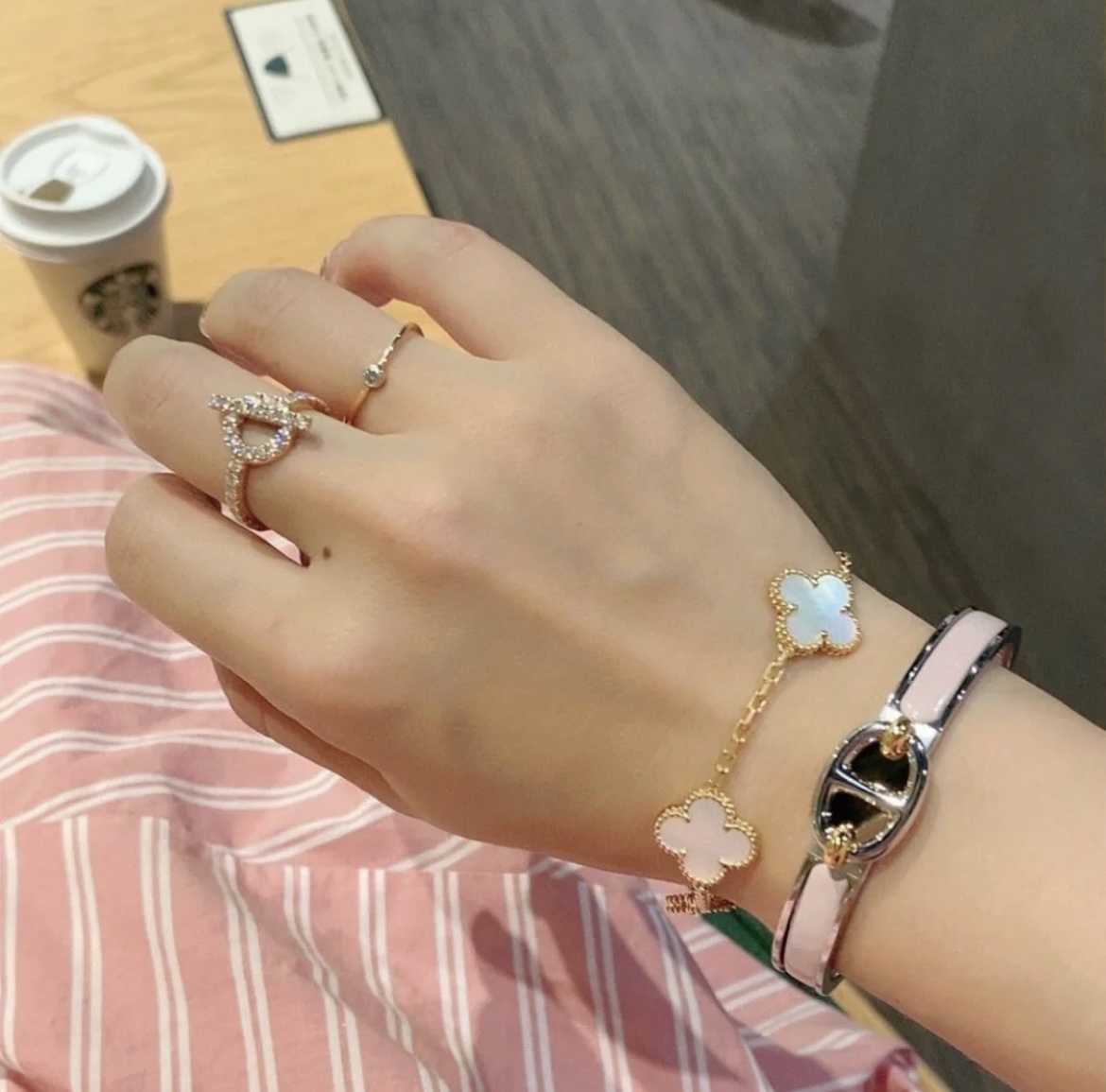 NO:101682,H pig nose enamel bracelet, all kinds of stacked, Hermes bracelet, hermes, bracelet19860909H猪鼻子珐琅手镯 各种叠戴都绝美呀,爱马仕手镯,hermes,bracelet,Jewelry