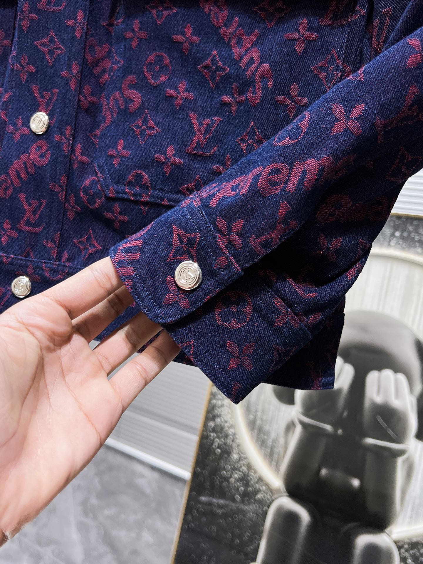 P160   路易威登  LV  2025早秋新款 翻领  夹克 外套，高端版本！专柜定制面料 透气舒适度高，细节无可挑剔，品牌元素设计理念，体现高品质。手感细腻柔软！呈现休闲裁剪，上身版型超赞！🐉码数：M-3XL