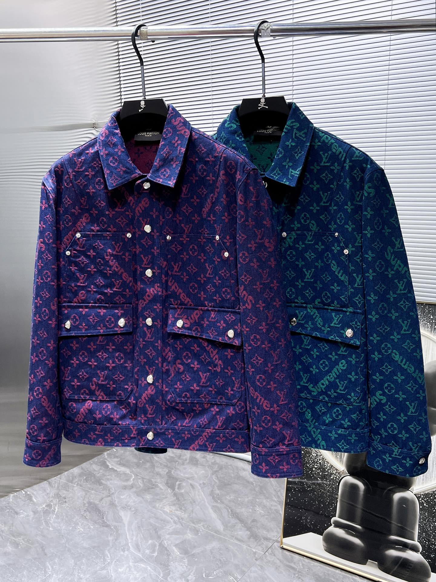 P160   路易威登  LV  2025早秋新款 翻领  夹克 外套，高端版本！专柜定制面料 透气舒适度高，细节无可挑剔，品牌元素设计理念，体现高品质。手感细腻柔软！呈现休闲裁剪，上身版型超赞！🐉码数：M-3XL